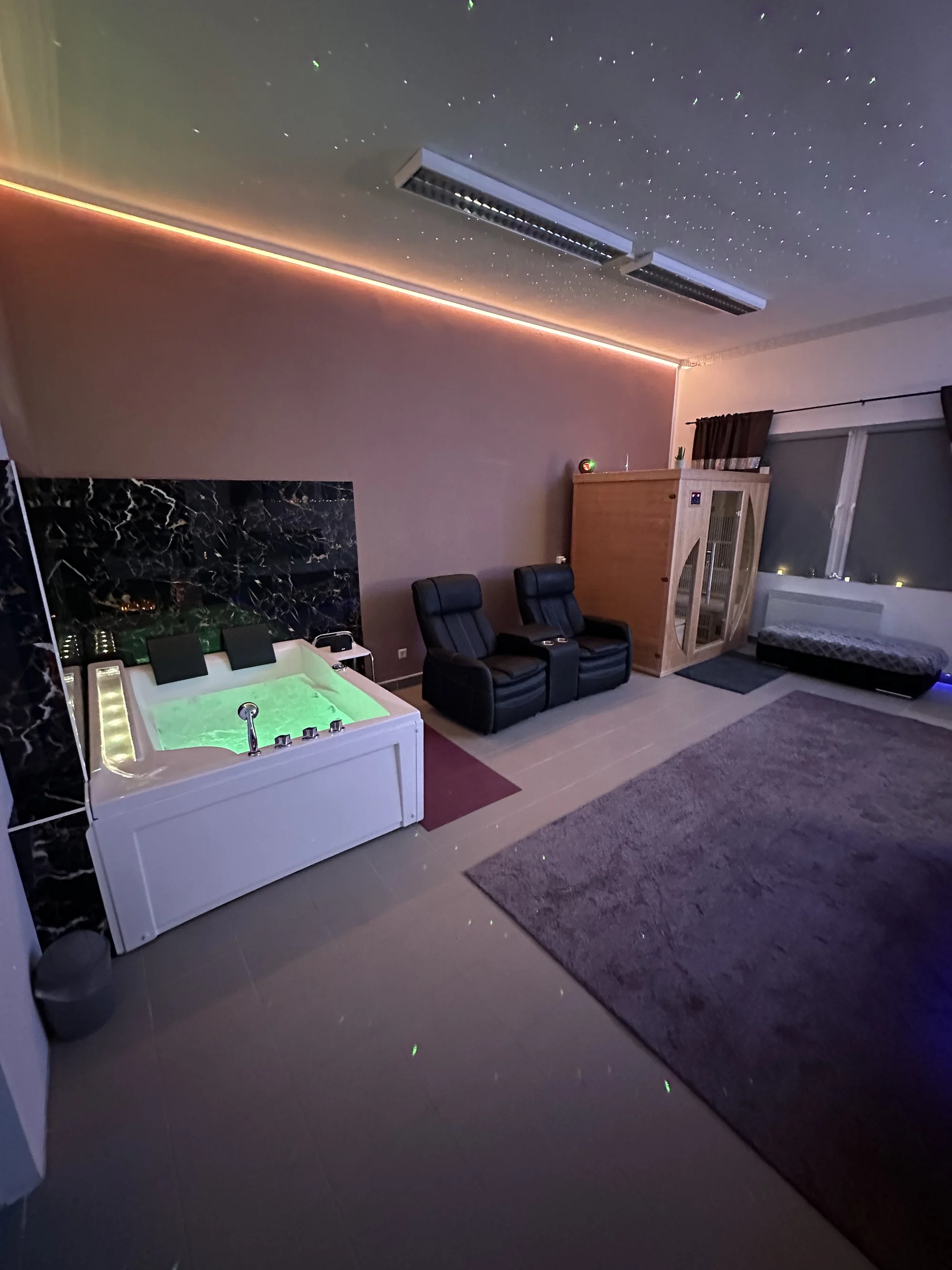 180 min. privátního wellness vč. občerstvení a minibaru pro 2 osoby