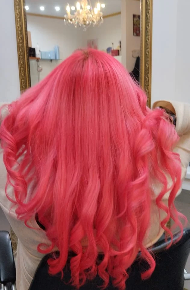 Kadeřnický wellness balíček pro všechny délky vlasů: střih, masáž i foukaná, 90 minut