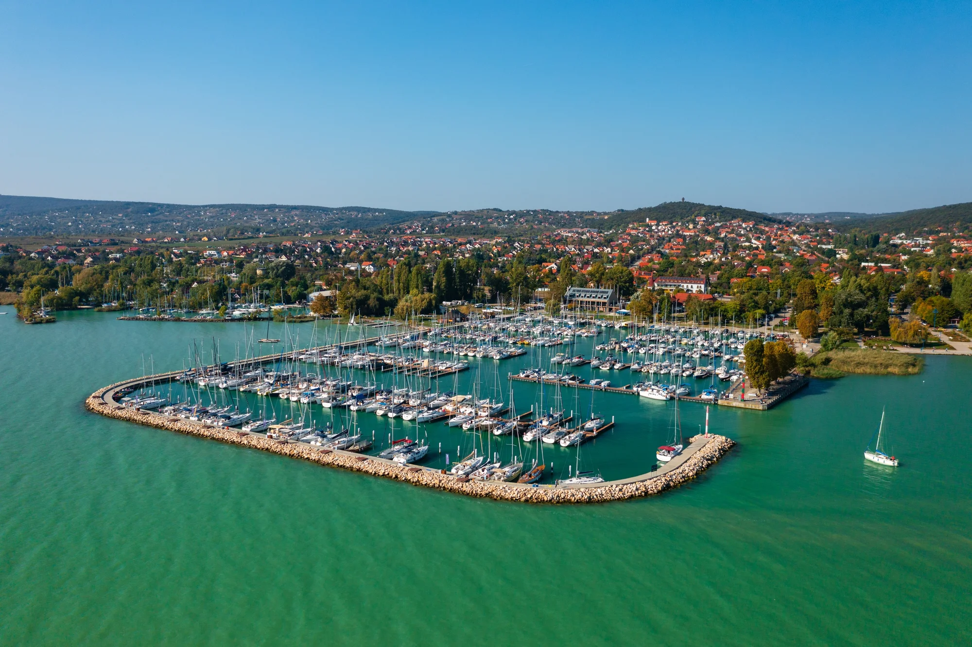 4* hotel u Balatonu se snídaní či polopenzí, bazénem a 2 dětmi do 5,9 let zdarma