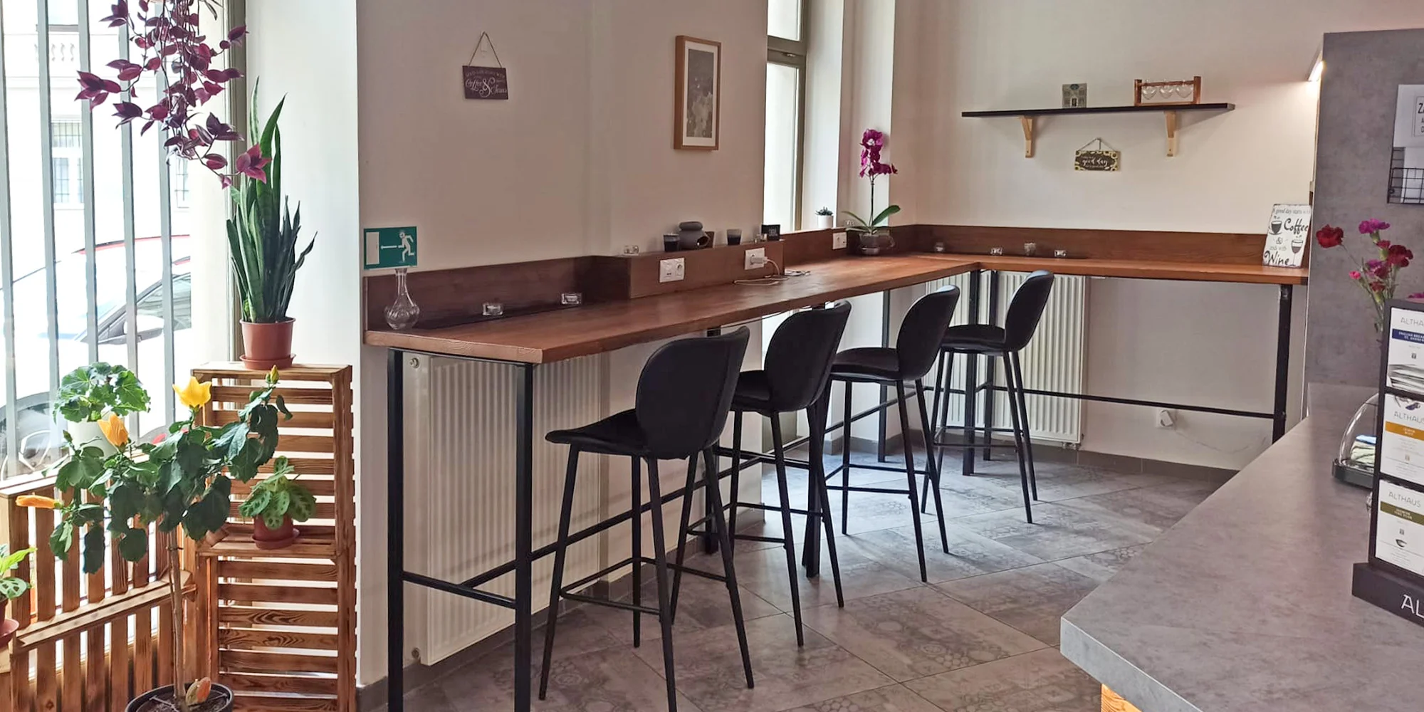Koktejl pro 1 či 2 osoby v kavárně v Nuslích: mojito, aperol i gin tonic