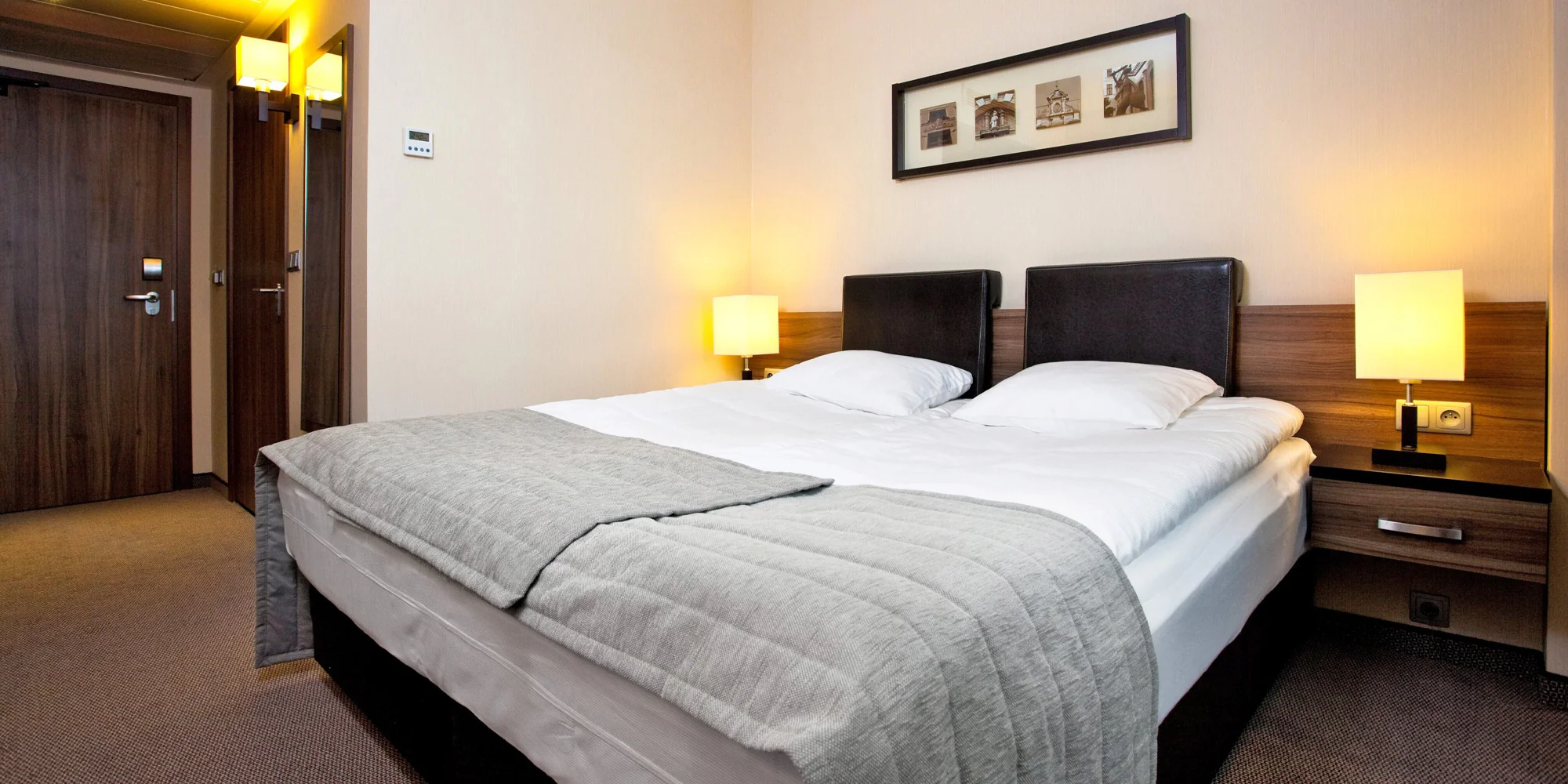 Moderní hotel v centru města Bielsko-Biała blízko u vlakového nádraží: snídaně i polopenze