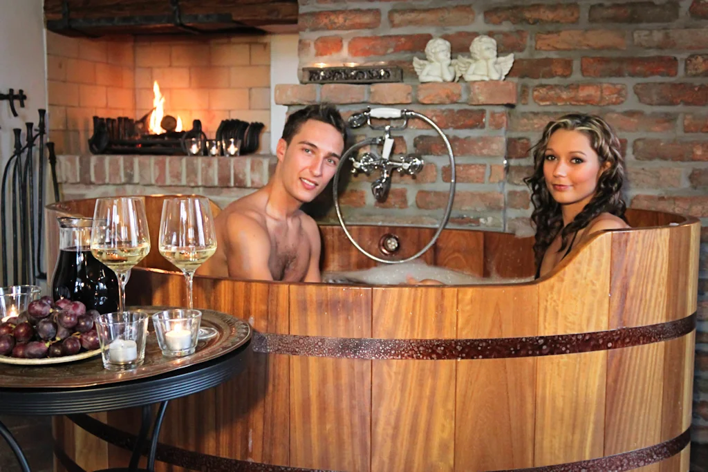 Wellness pro 2 osoby na zámku v Ostravě: pivní či vinná lázeň, masáž a neomezeně pivo či víno