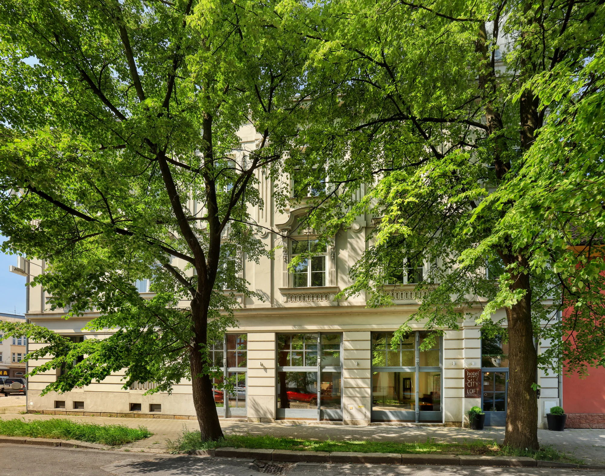 Otevřený voucher na cokoli z nabídky Hotel City City a Loft Restaurant: 500–5 000 Kč