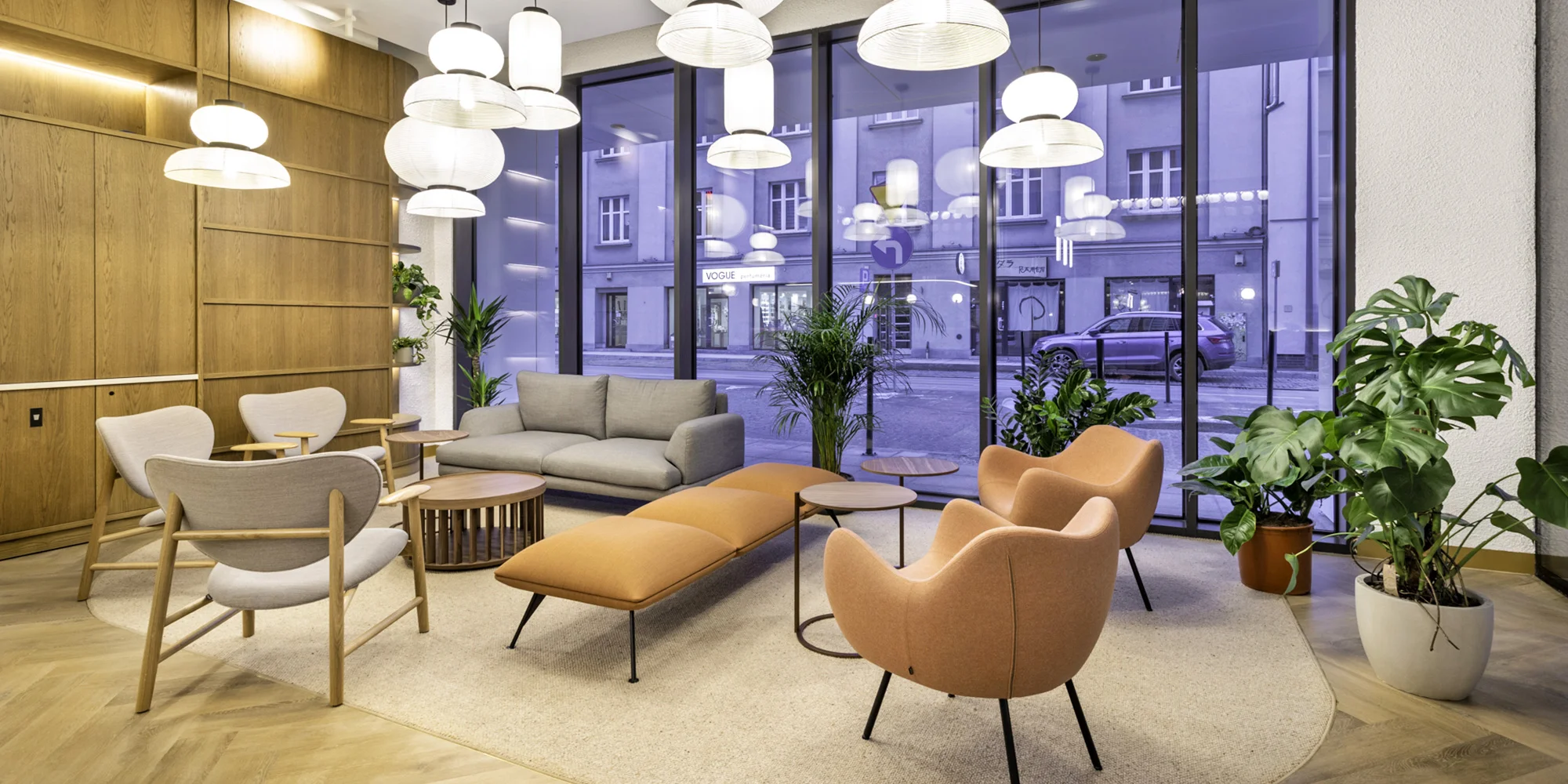 Nově postavený moderní hotel v samém centru Katovic s jídlem a saunou