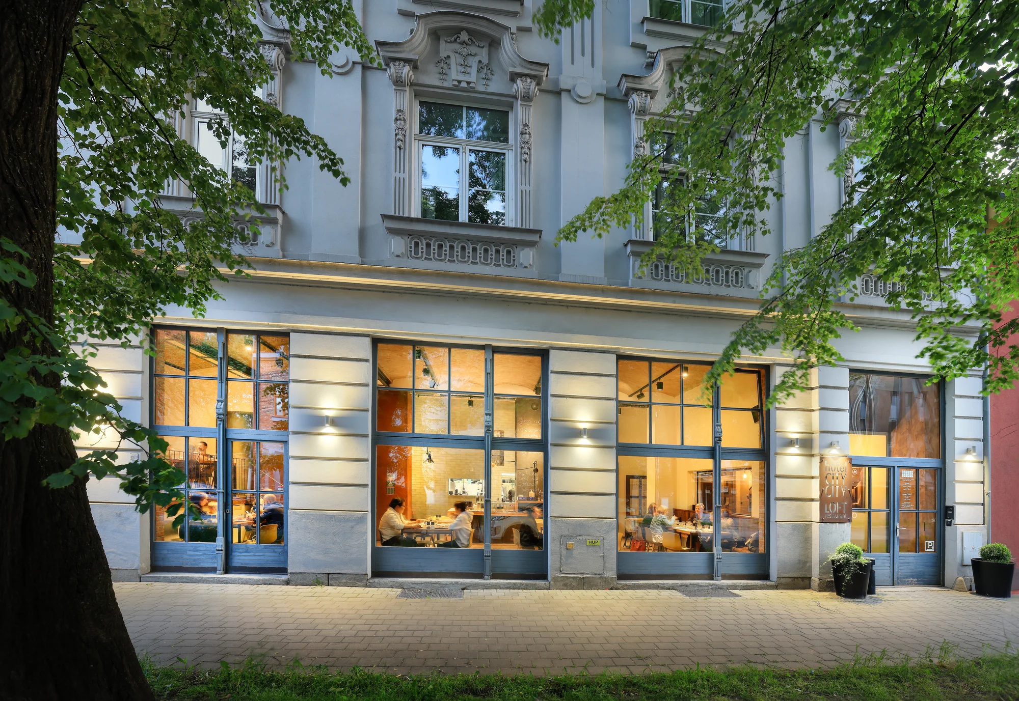 Otevřený voucher na cokoli z nabídky Hotel City City a Loft Restaurant: 500–5 000 Kč