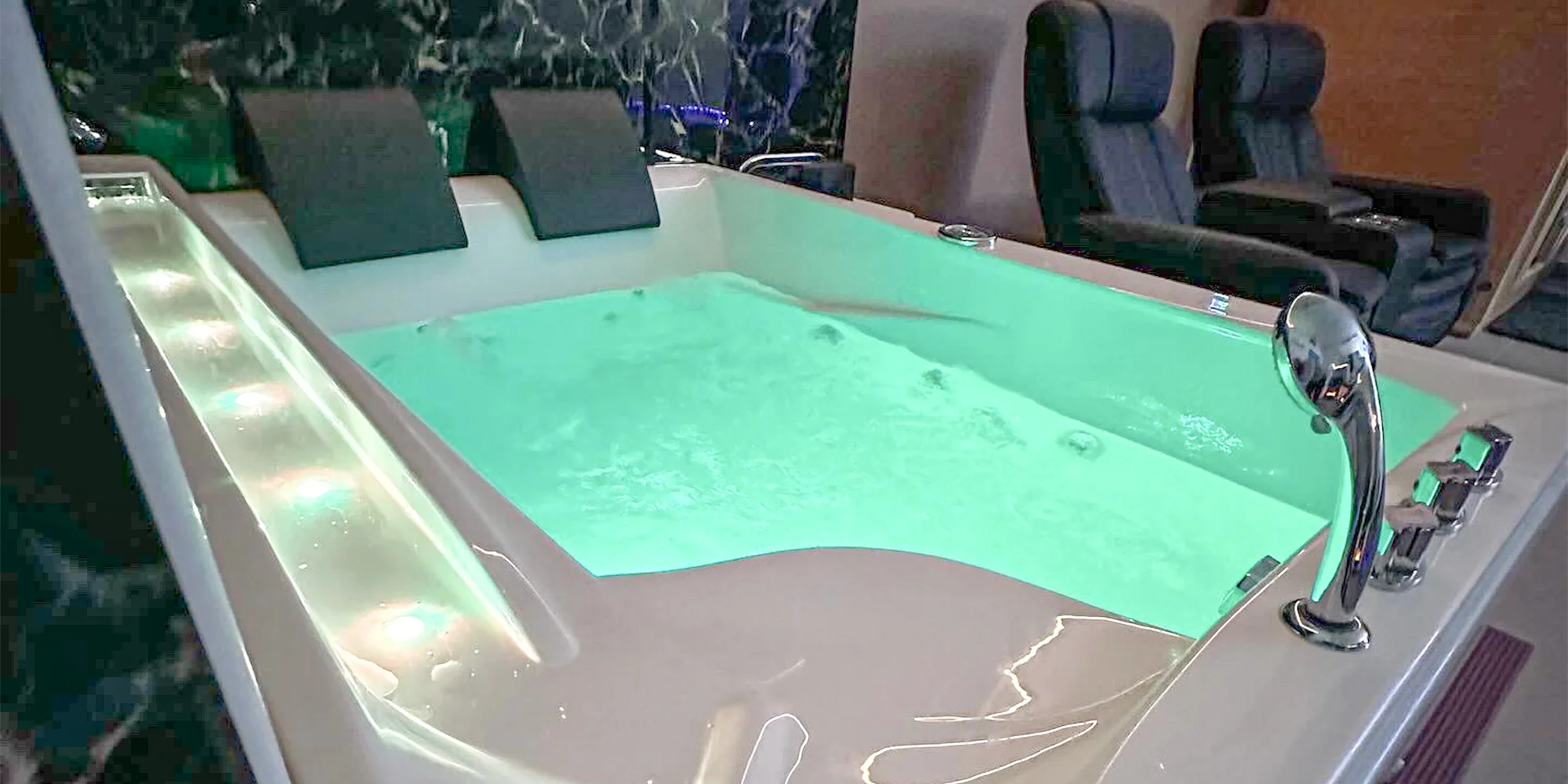 180 min. privátního wellness vč. občerstvení a minibaru pro 2 osoby