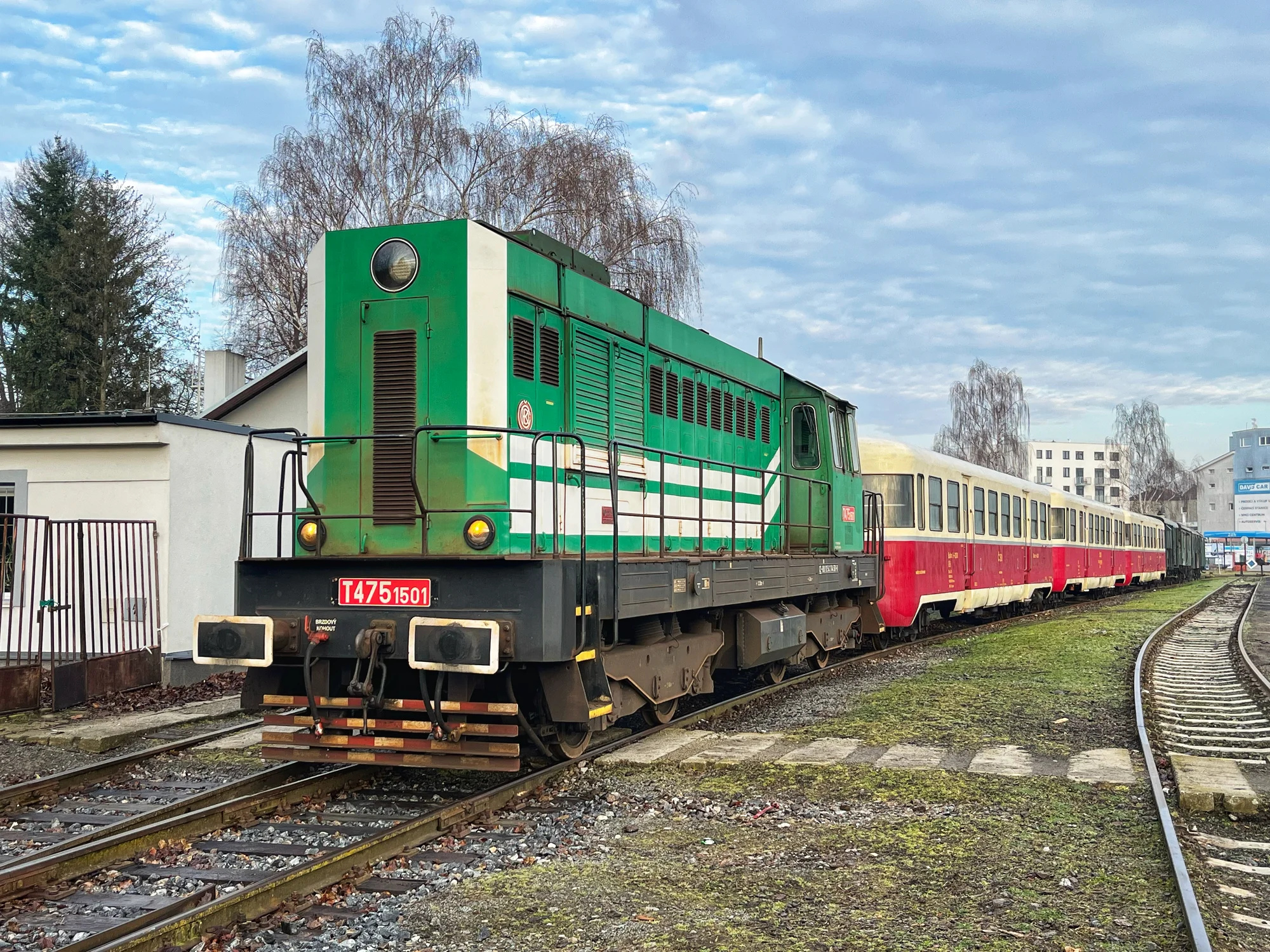 Zážitkové jízdy retro vlaky: pražské tunely i výlet do Temelína vč. exkurze