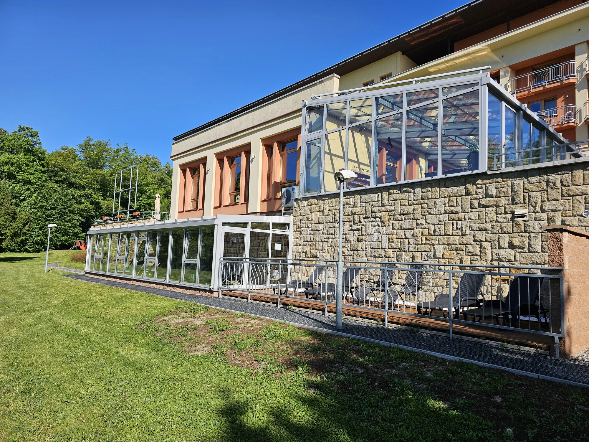 4* pobyt v Rožnově: snídaně či polopenze, neomezeně wellness a bazén i procedury