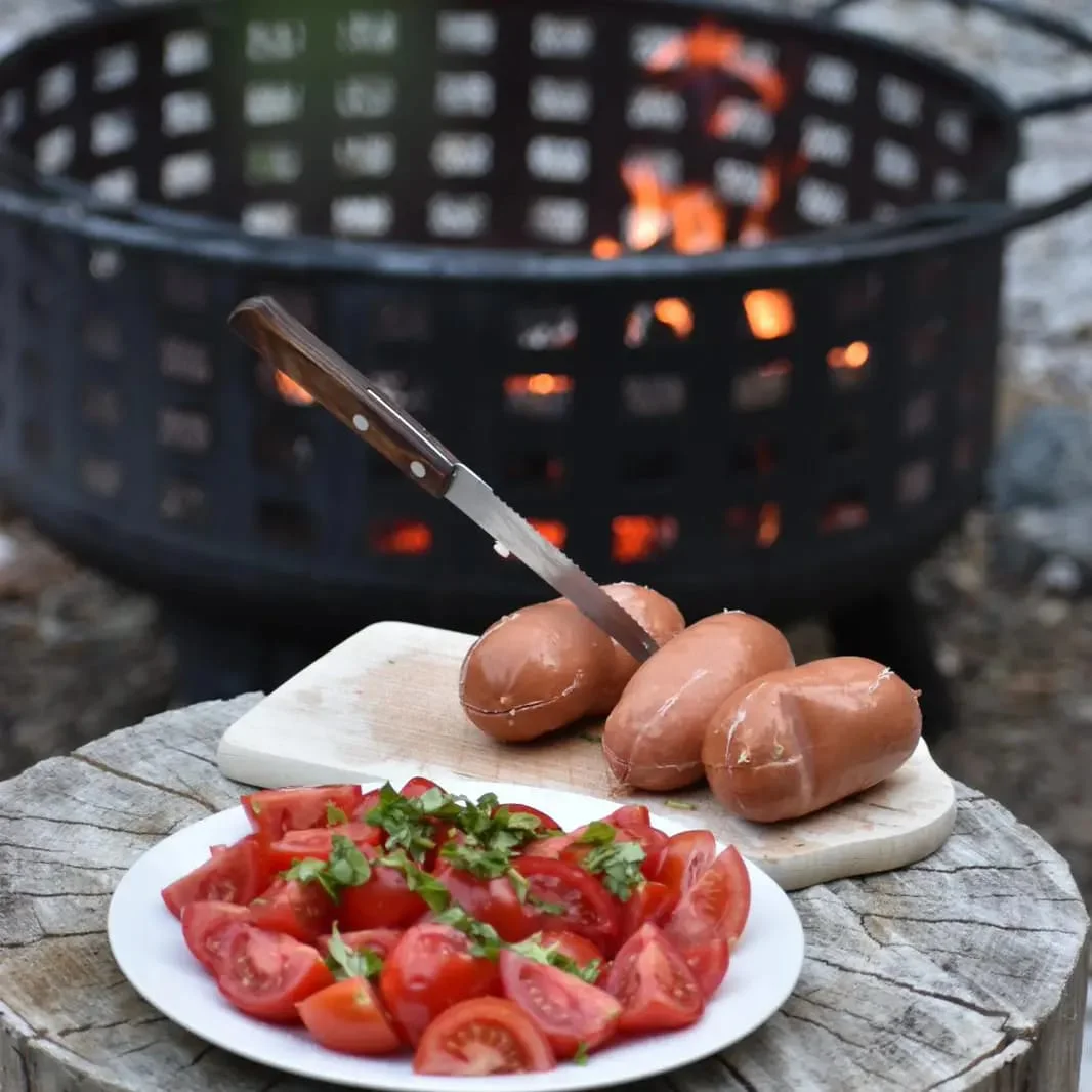 Glamping u Brd: moderní stan, vybavená kuchyň a horký sud až pro 4 osoby
