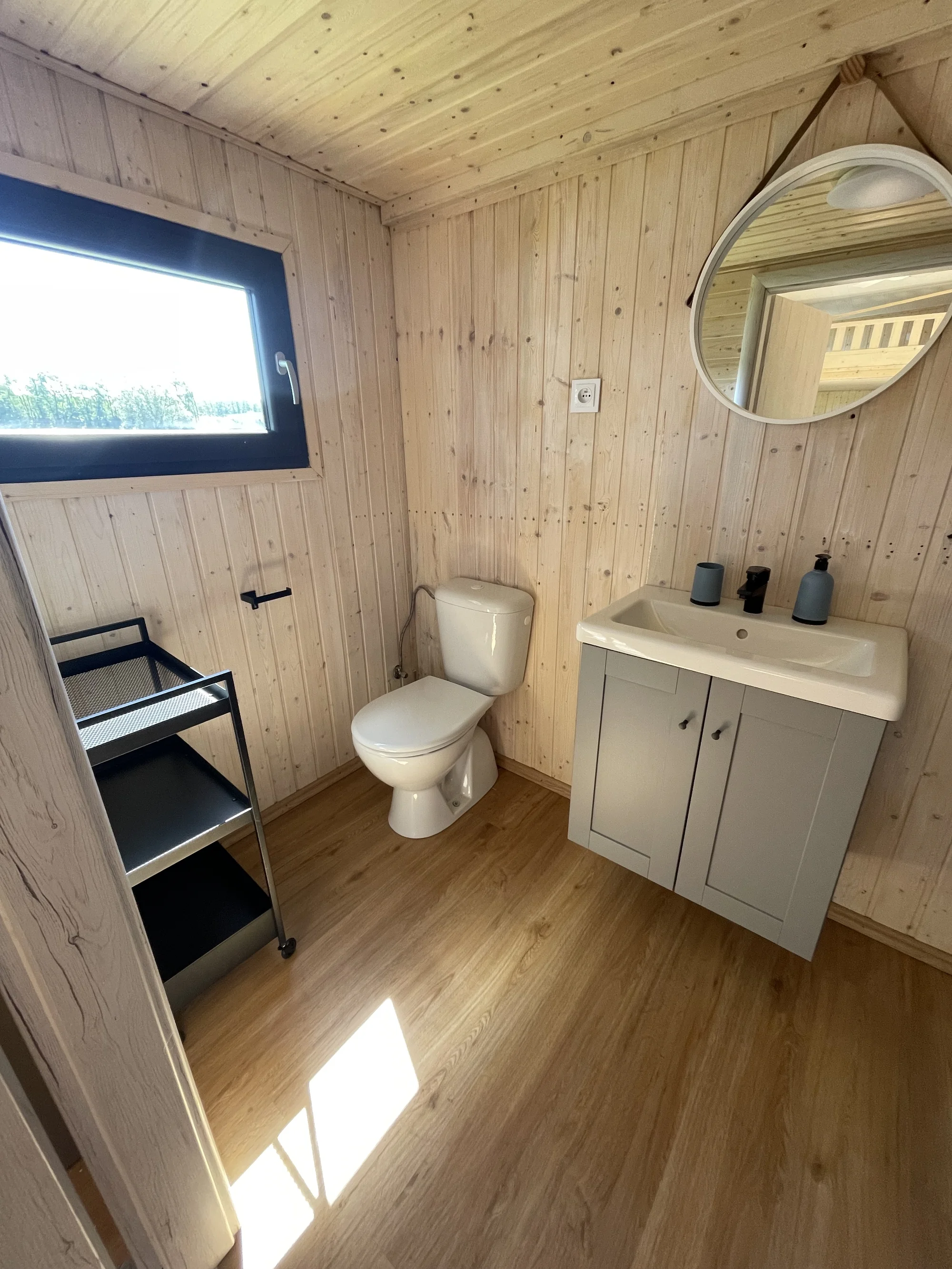 Krásný a plně vybavený tiny house na břehu Labe až pro 4 osoby