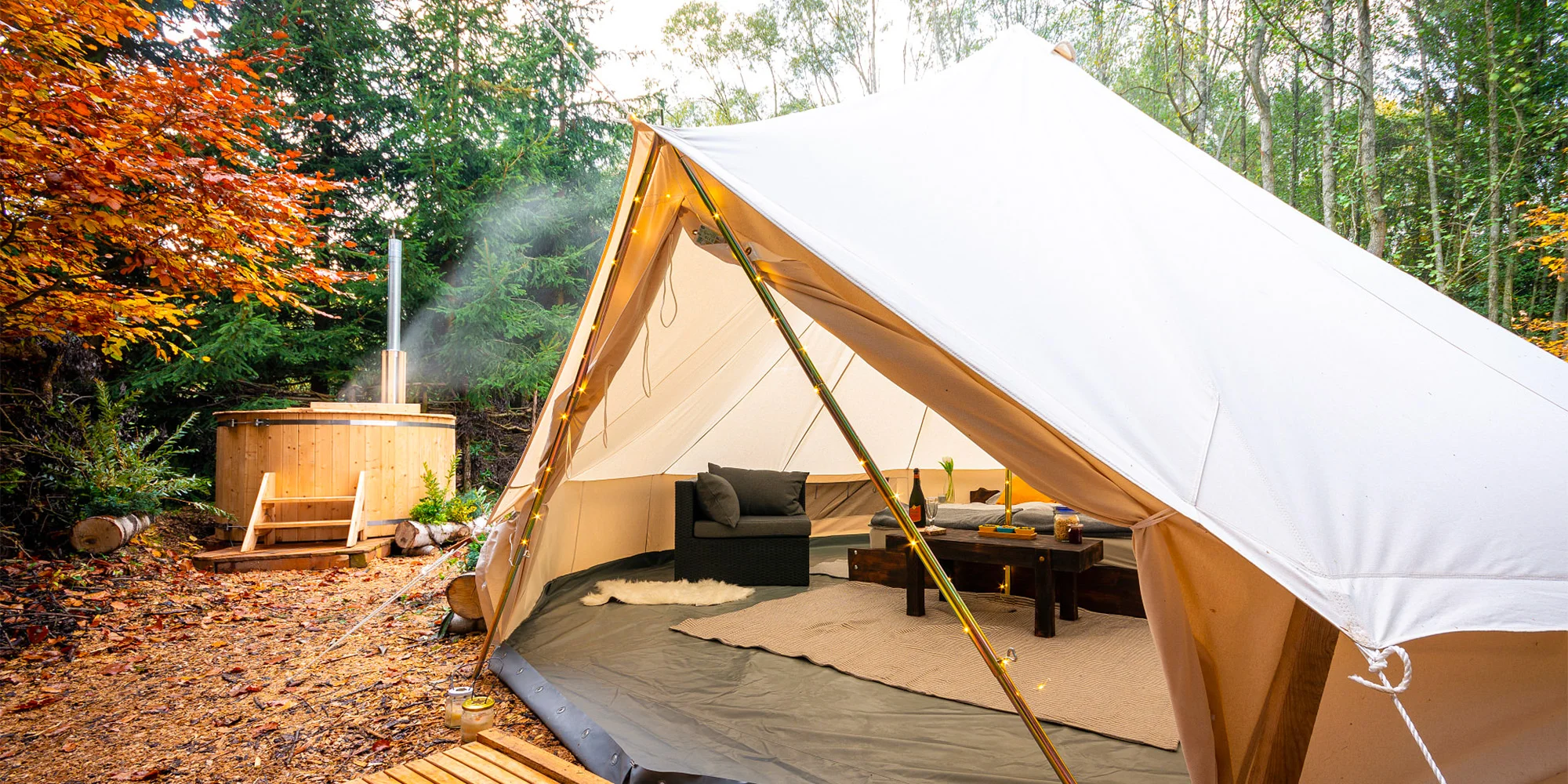 Glamping u Brd: moderní stan, vybavená kuchyň a horký sud až pro 4 osoby