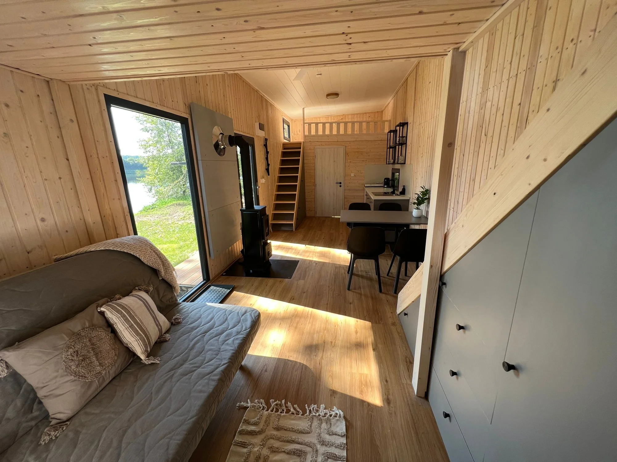 Krásný a plně vybavený tiny house na břehu Labe až pro 4 osoby