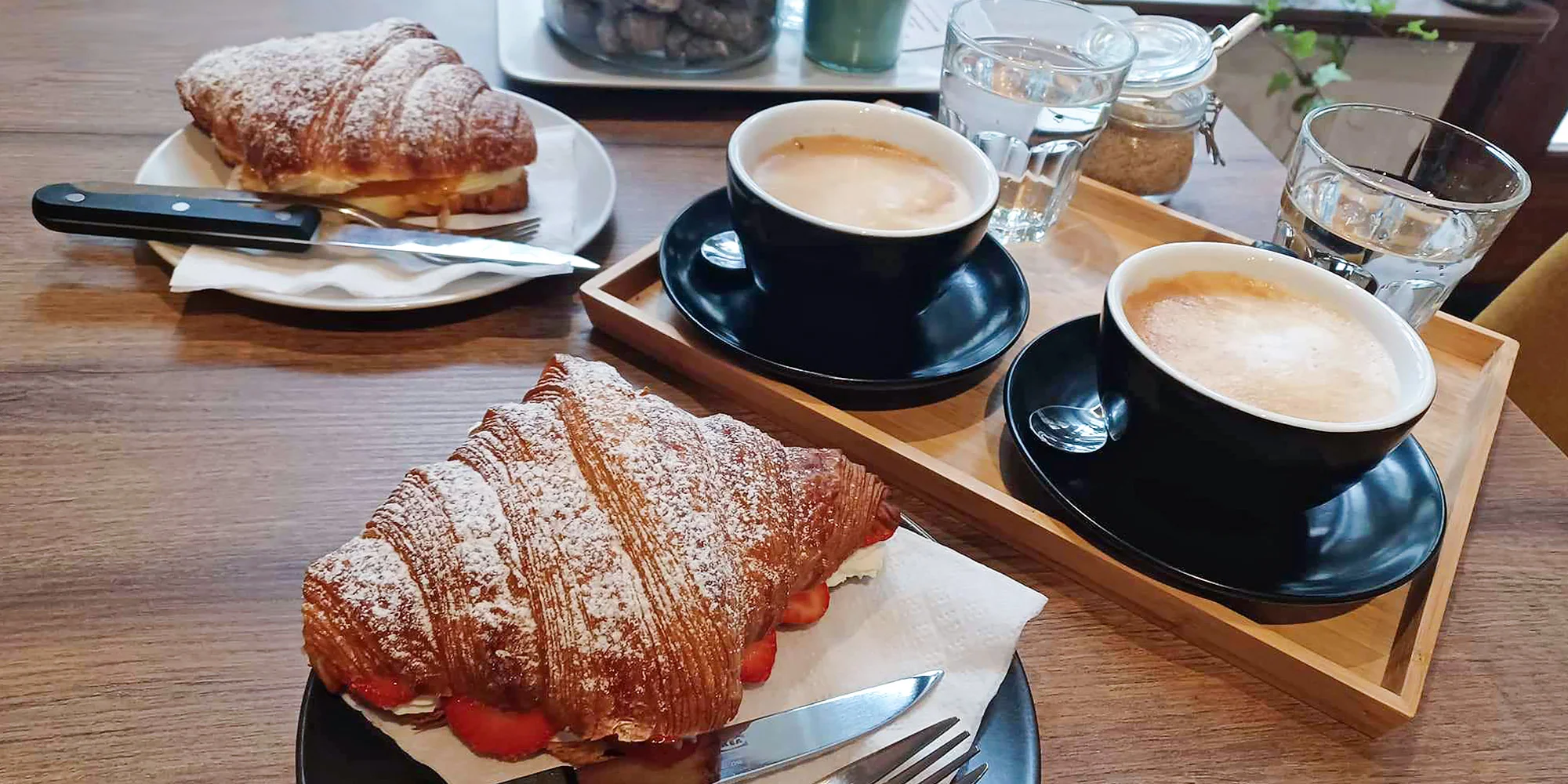 Croissant a káva podle výběru pro 2 osoby
