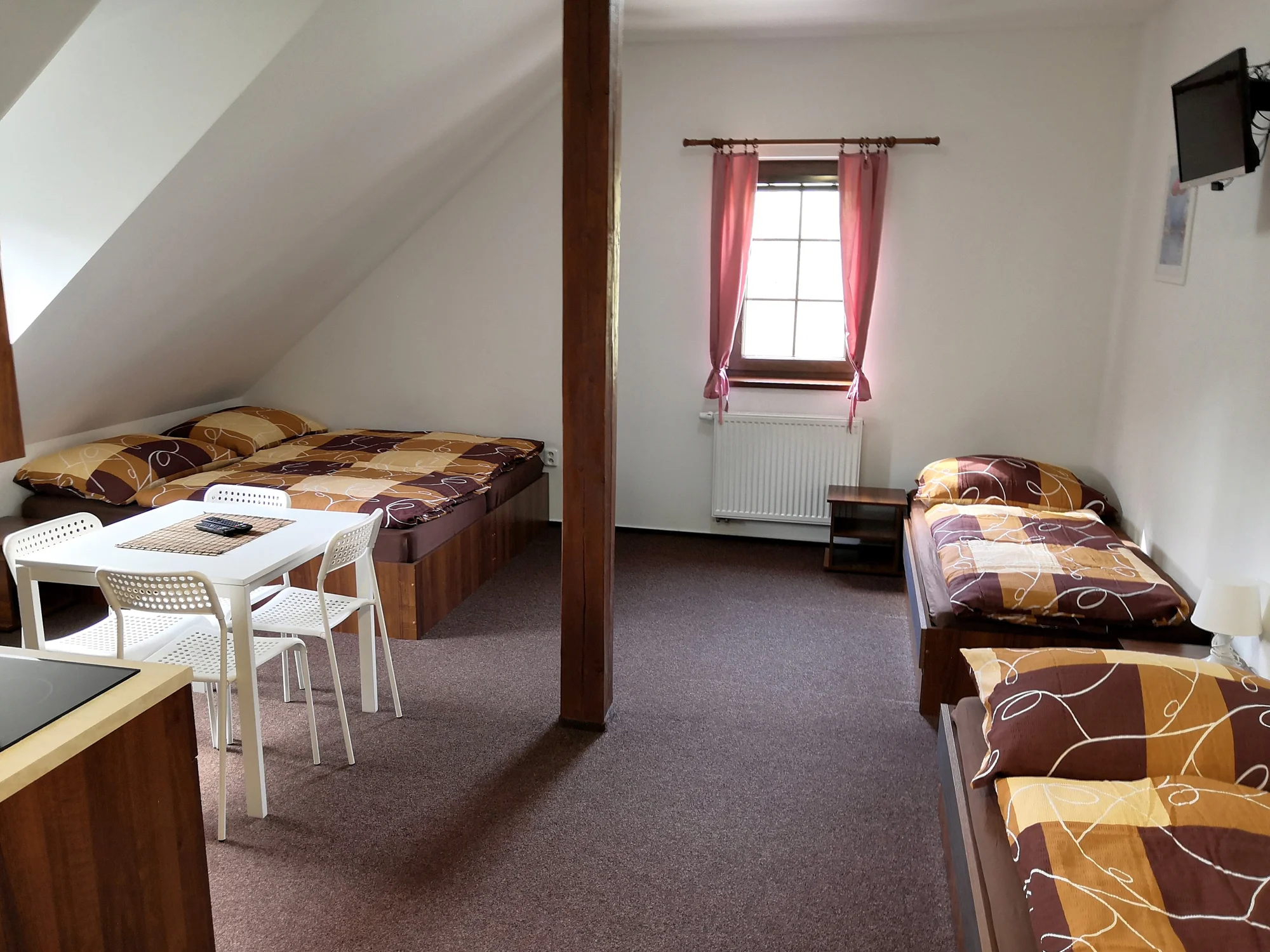 Apartmány na horské chatě v Jeseníkách vč. domácí stravy a neomezeného wellness s bazénem