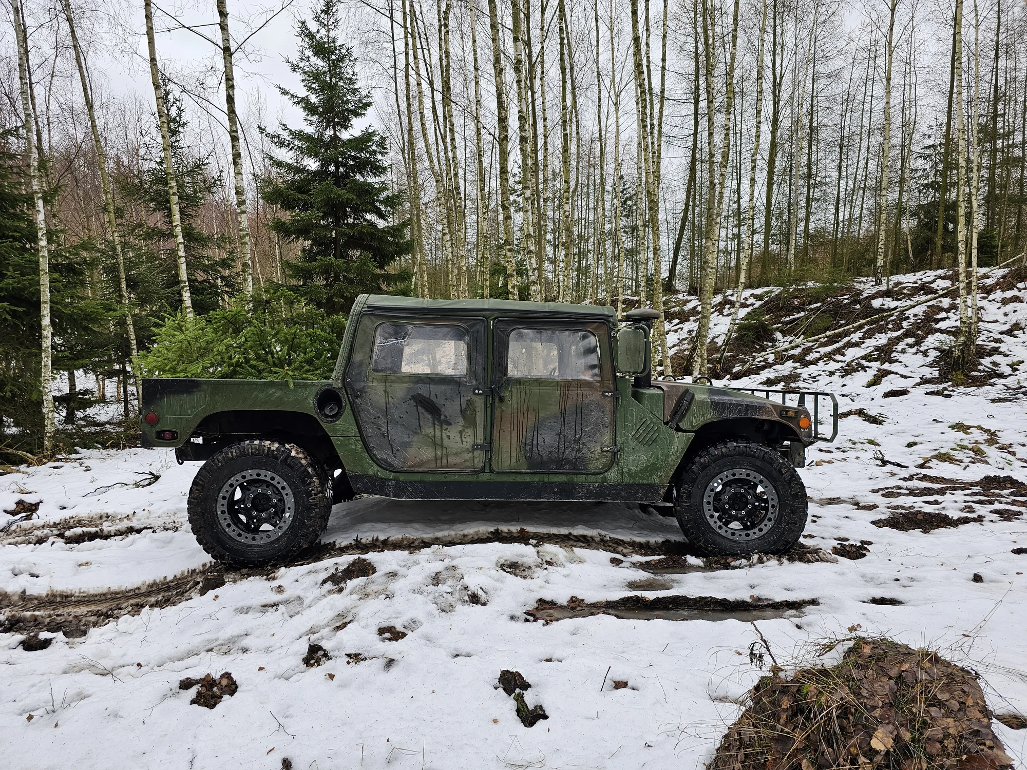 Zážitková jízda s instruktorem v armádním terénním voze Humvee: 15-60 min, možnost spolujezdce