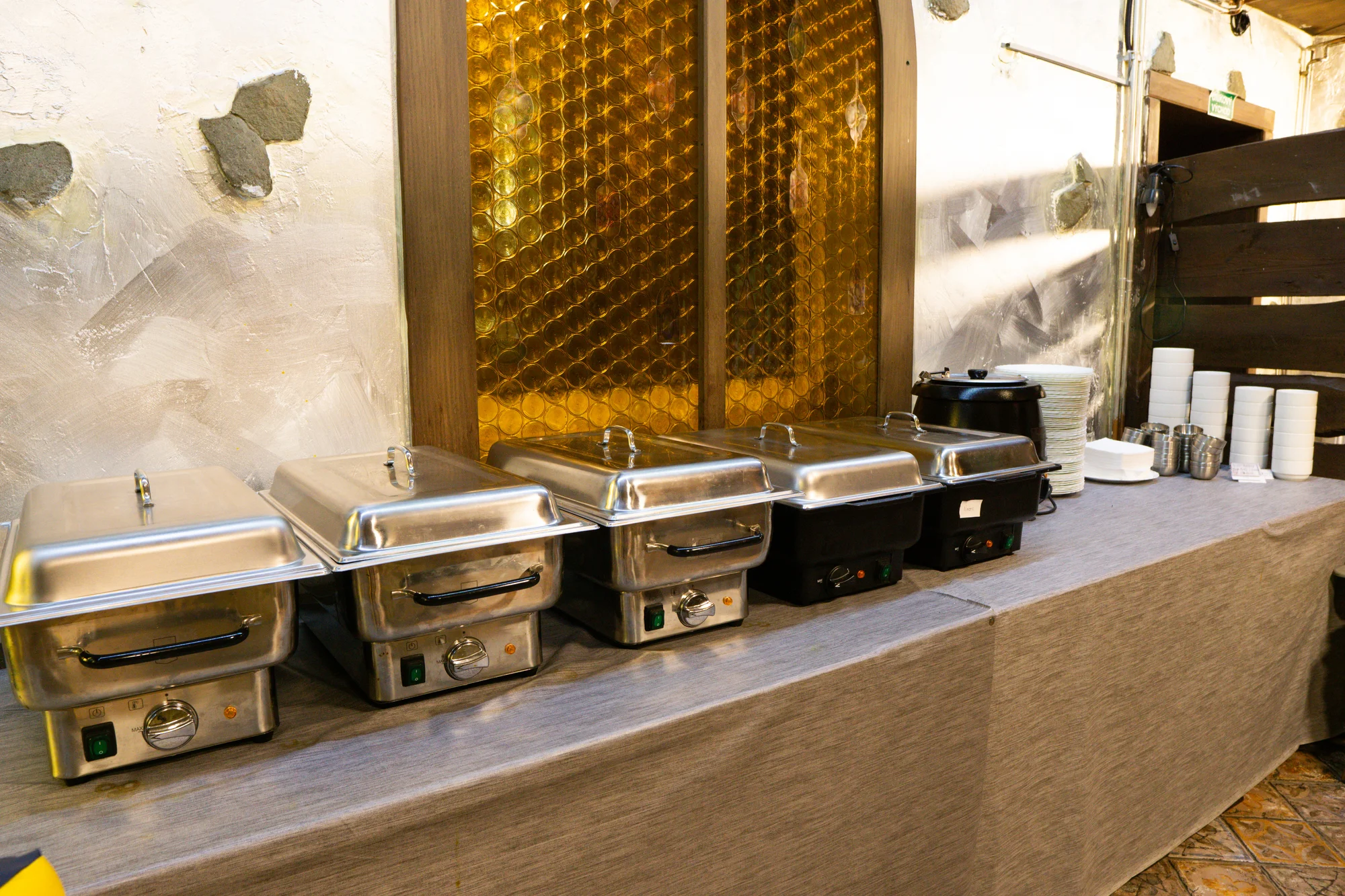 500–2 000 Kč na cokoliv v indické restauraci Pak Indian Masala