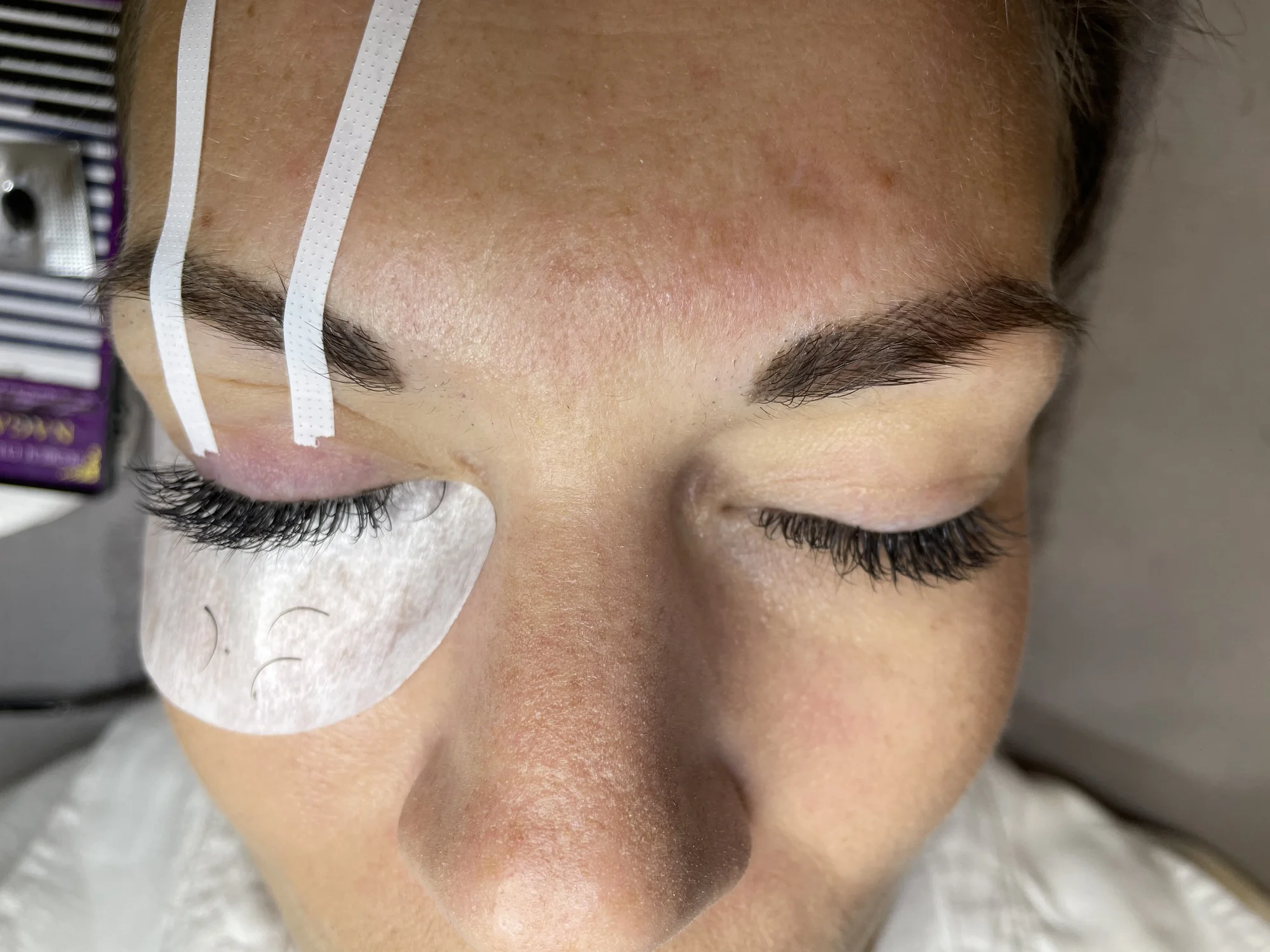 Laminace obočí, lash lifting či prodloužení řas metodou řasa na řasu