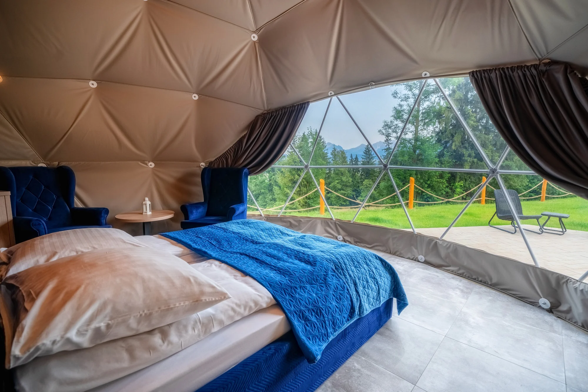 Romantický glamping s venkovní vířivkou jen kousek od Zakopaného