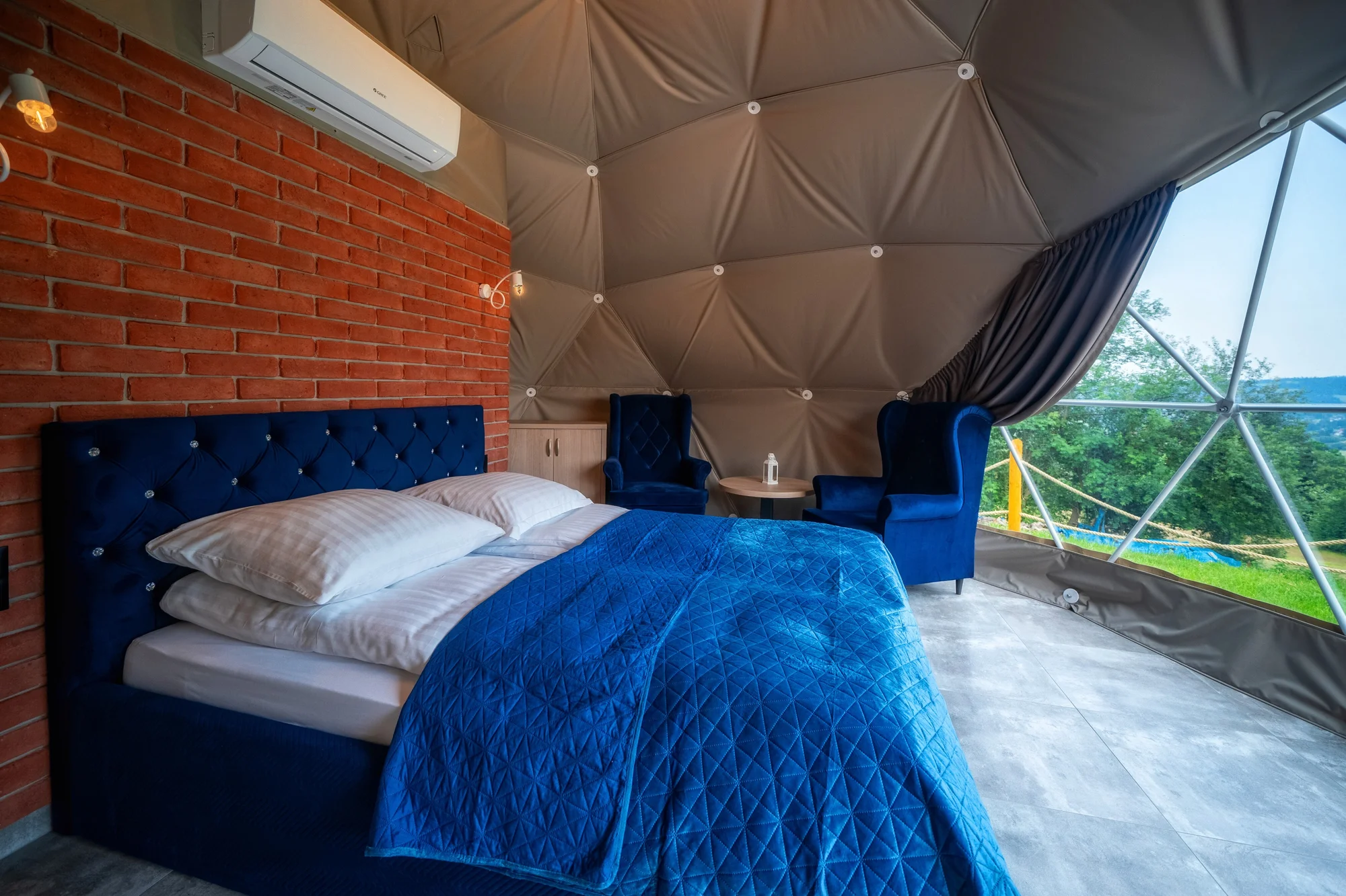 Romantický glamping s venkovní vířivkou jen kousek od Zakopaného