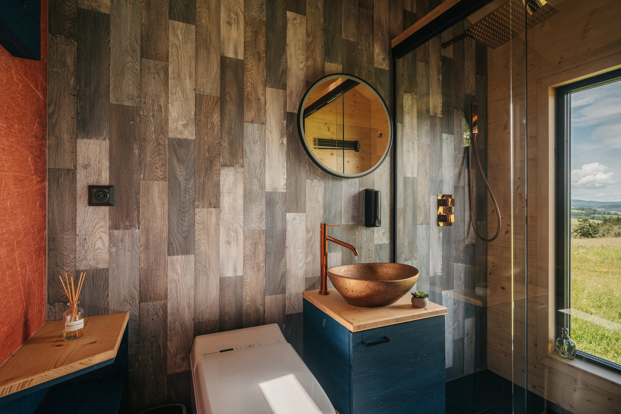 Tiny House Louis na Lipensku: skvělé vybavení včetně kuchyně a koupelny, překrásný výhled