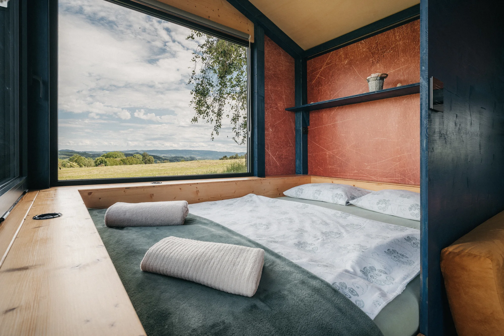 Tiny House Louis na Lipensku: skvělé vybavení včetně kuchyně a koupelny, překrásný výhled