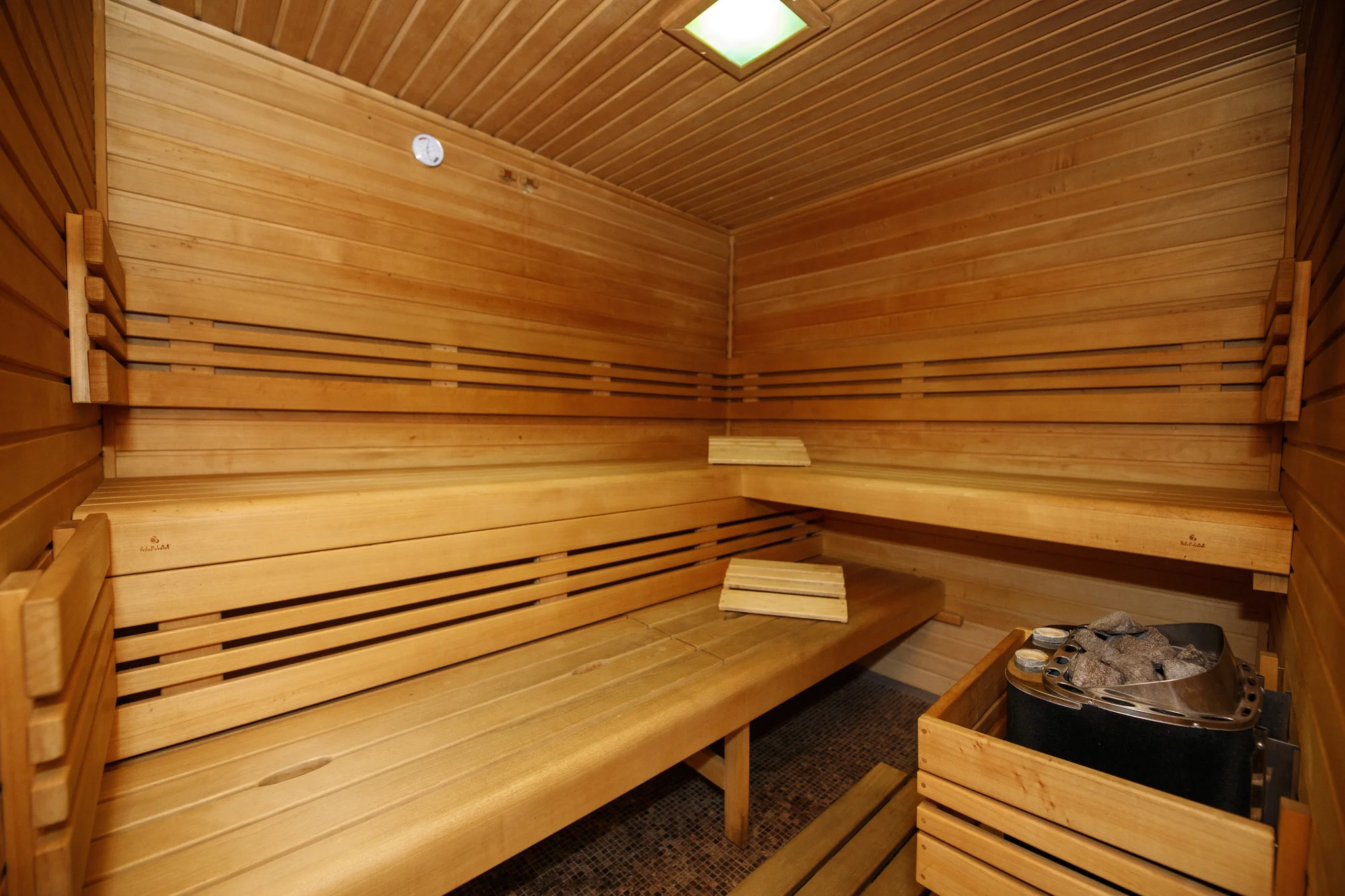 4* Resort Johanka či treehouse na Vysočině: polopenze, vířivka, sauna a dřevěné sudy
