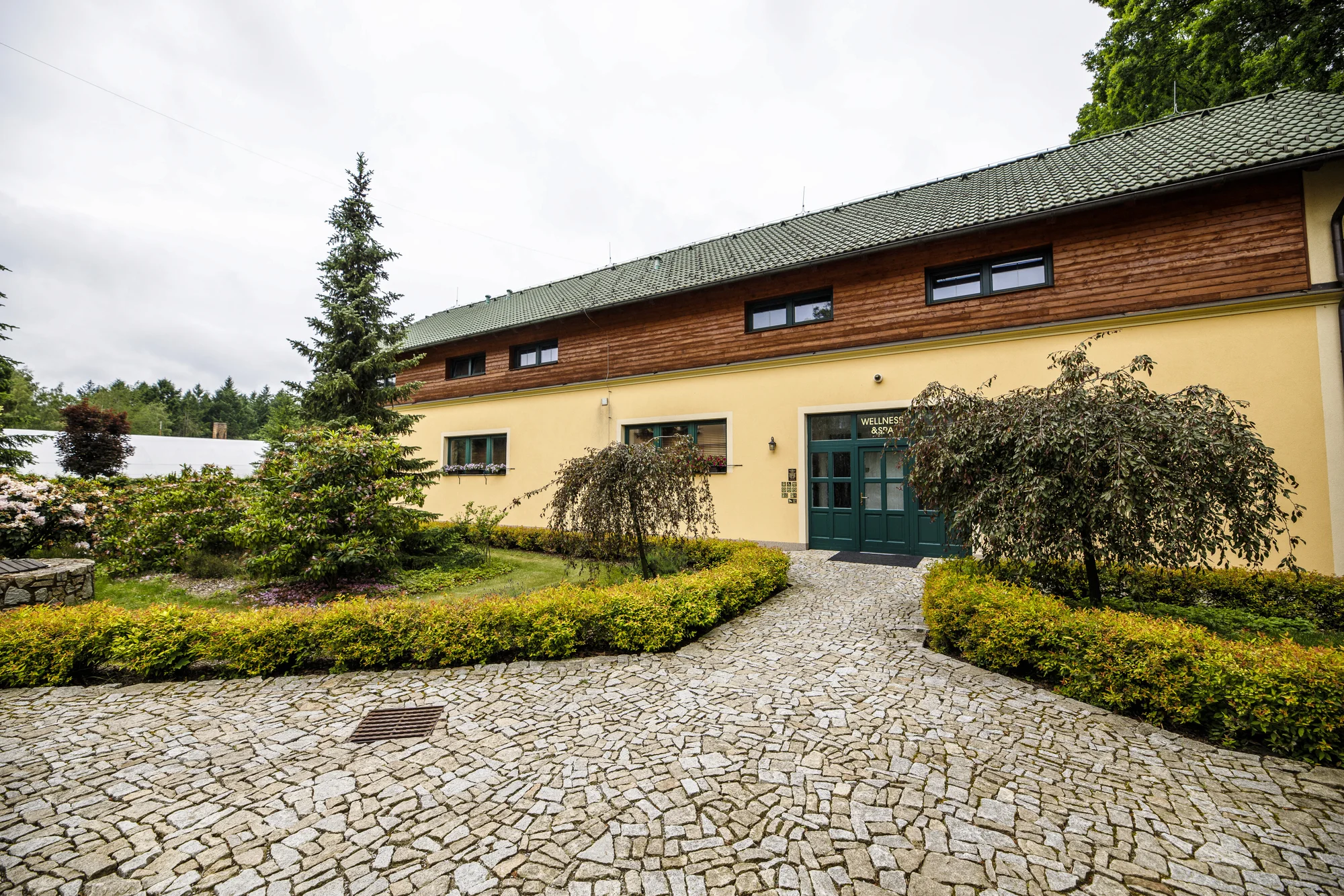 4* Resort Johanka či treehouse na Vysočině: polopenze, vířivka, sauna a dřevěné sudy