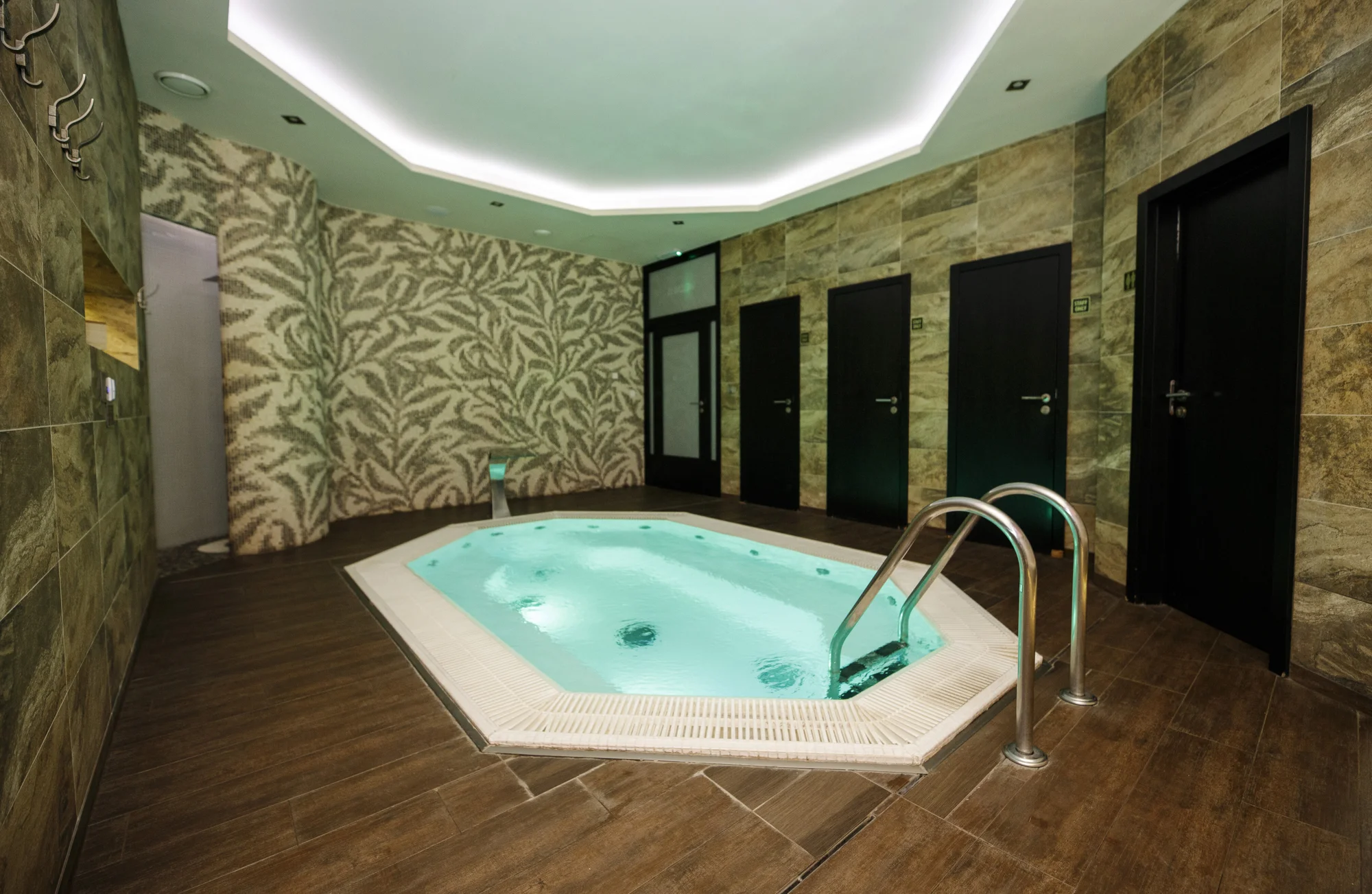 4* Resort Johanka či treehouse na Vysočině: polopenze, vířivka, sauna a dřevěné sudy