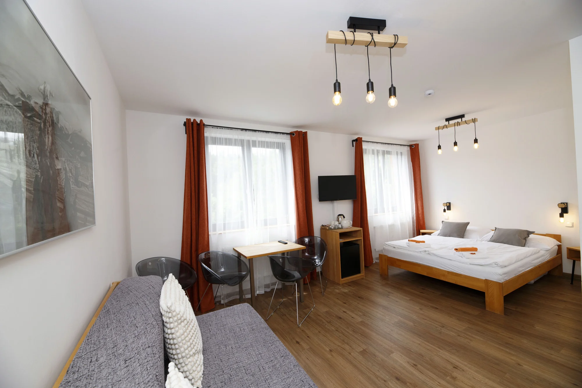 Aktivní odpočinek v moderním hotelu v Krkonoších: snídaně či polopenze, koloběžky i vstup do lanového parku