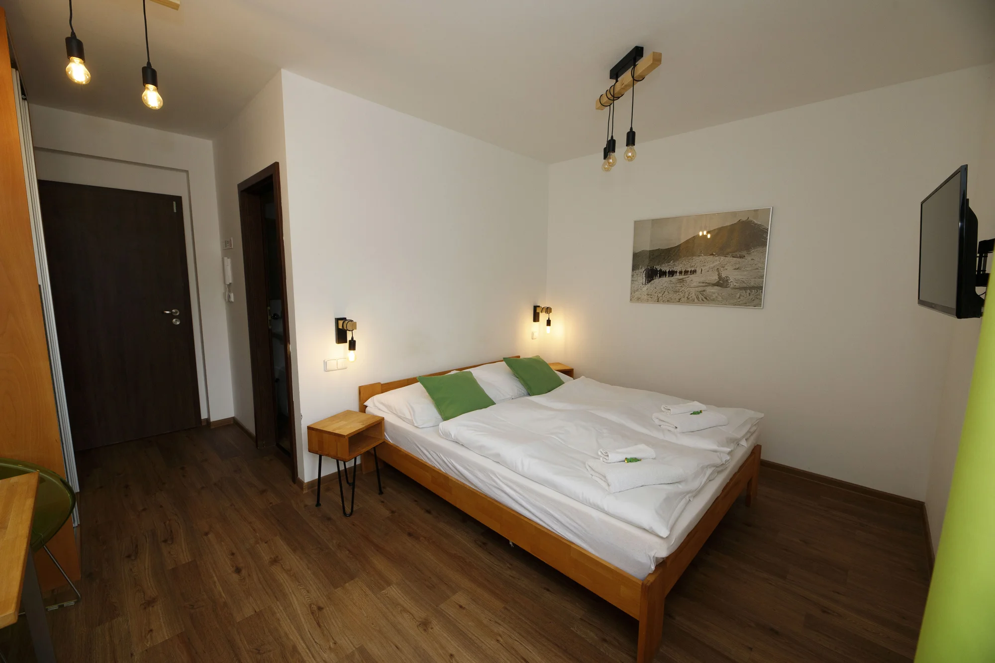 Aktivní odpočinek v moderním hotelu v Krkonoších: snídaně či polopenze, koloběžky i vstup do lanového parku