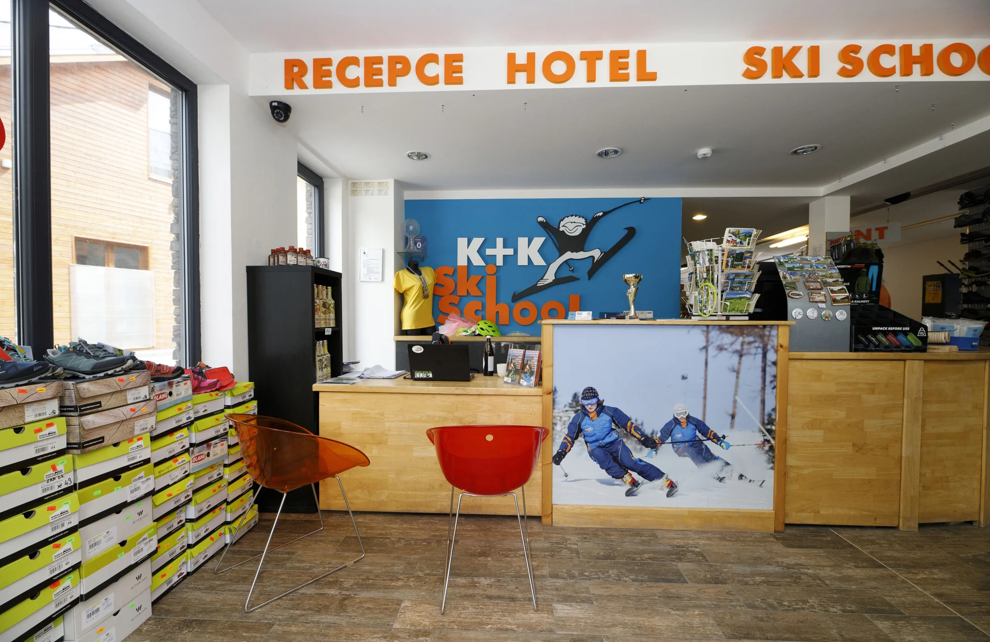 Aktivní odpočinek v moderním hotelu v Krkonoších: snídaně či polopenze, koloběžky i vstup do lanového parku