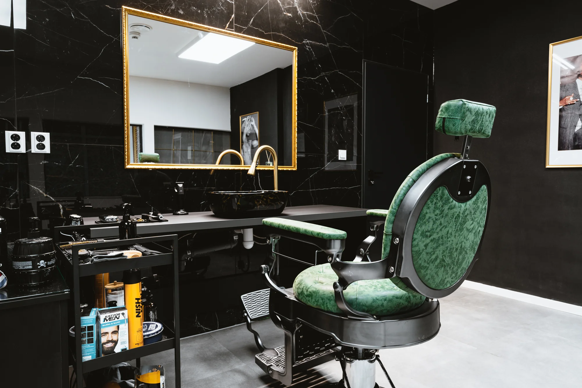 Barber péče: úprava vousů i obočí, střih vč. stylingu nebo kompletní balíček