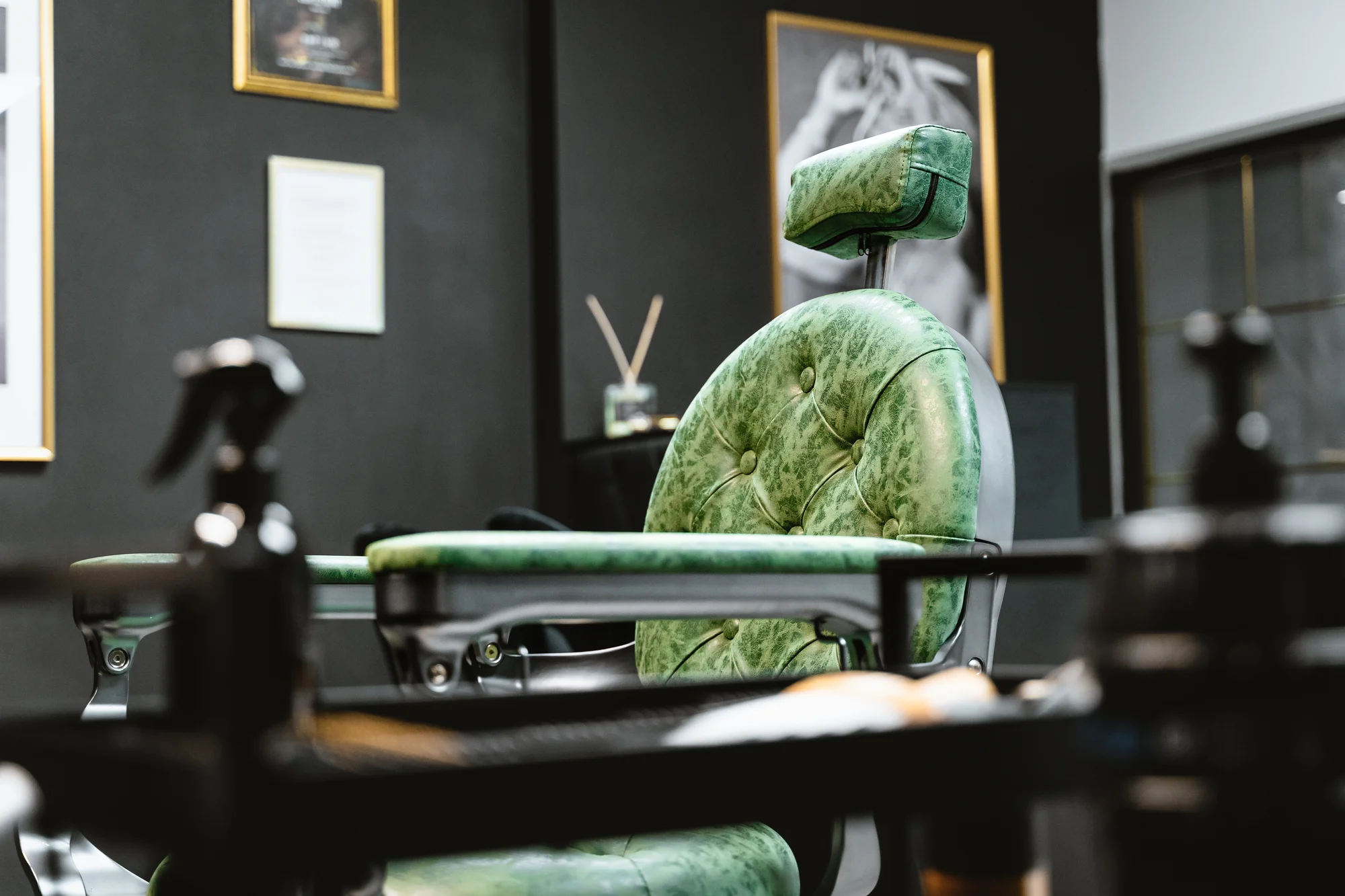 Barber péče: úprava vousů i obočí, střih vč. stylingu nebo kompletní balíček