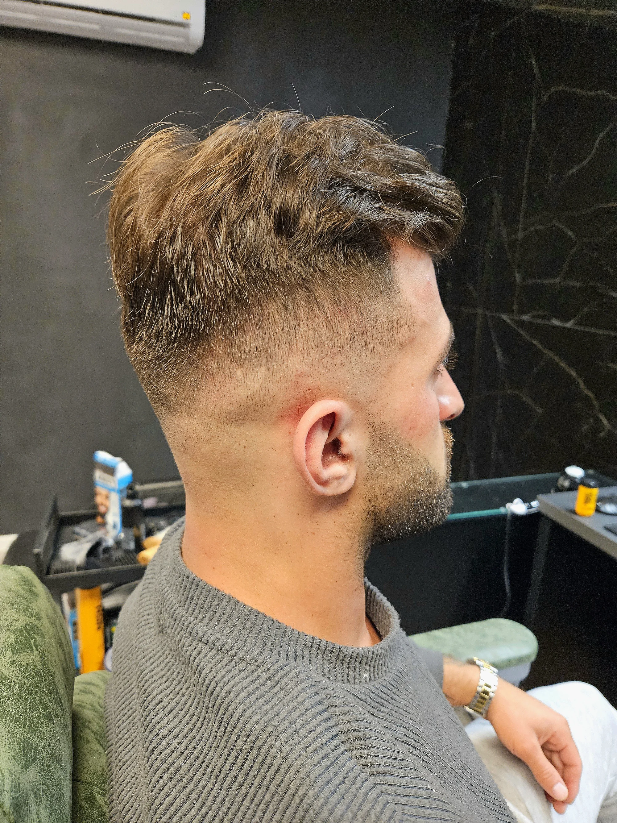 Barber péče: úprava vousů i obočí, střih vč. stylingu nebo kompletní balíček