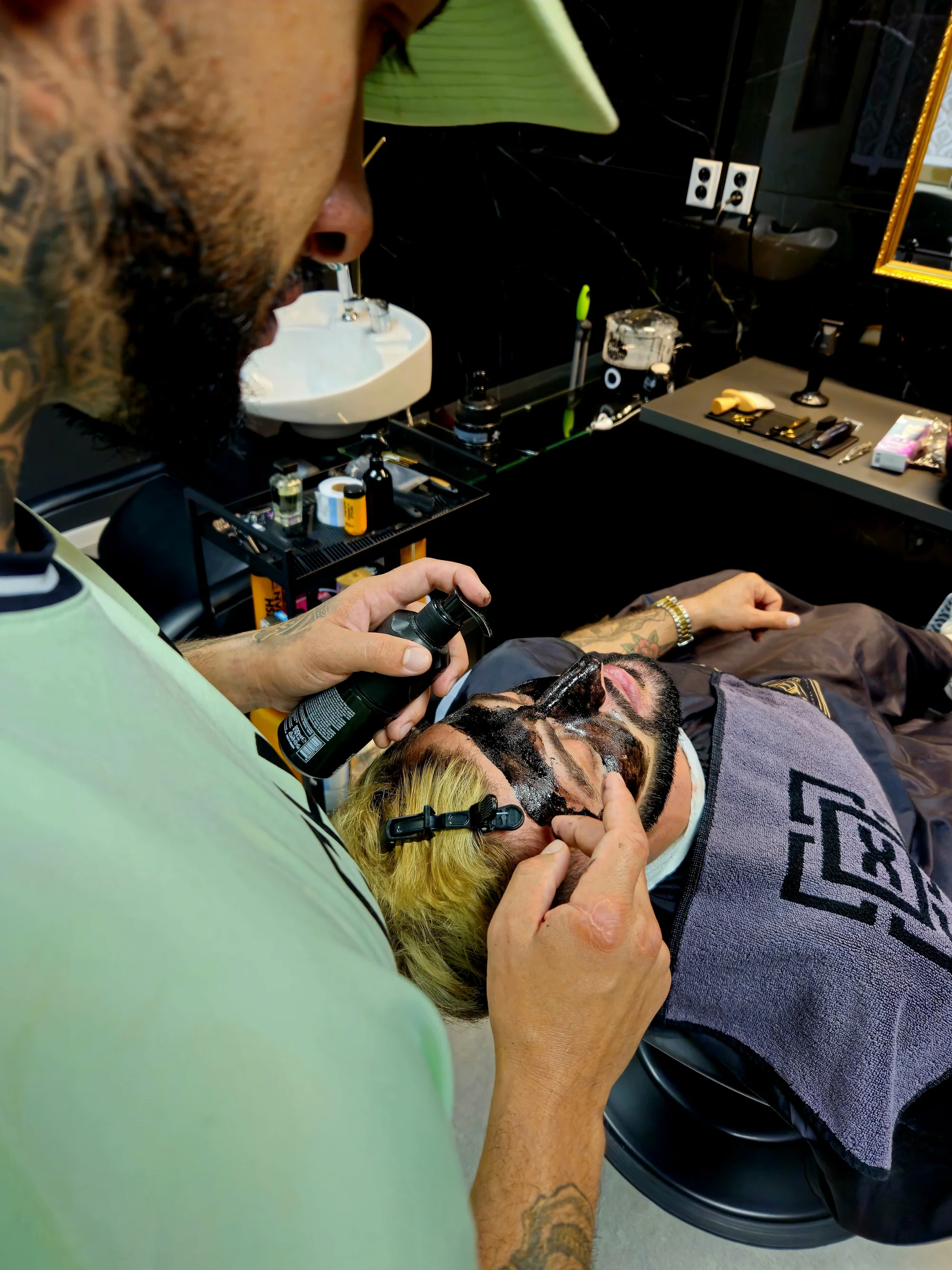 Barber péče: úprava vousů i obočí, střih vč. stylingu nebo kompletní balíček