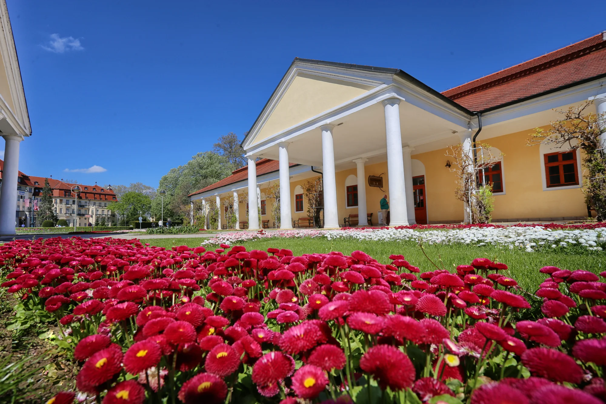 Pobyt ve 4* lázeňském hotelu v Piešťanech: polopenze, neomezené sauny a bazény i minerální koupel