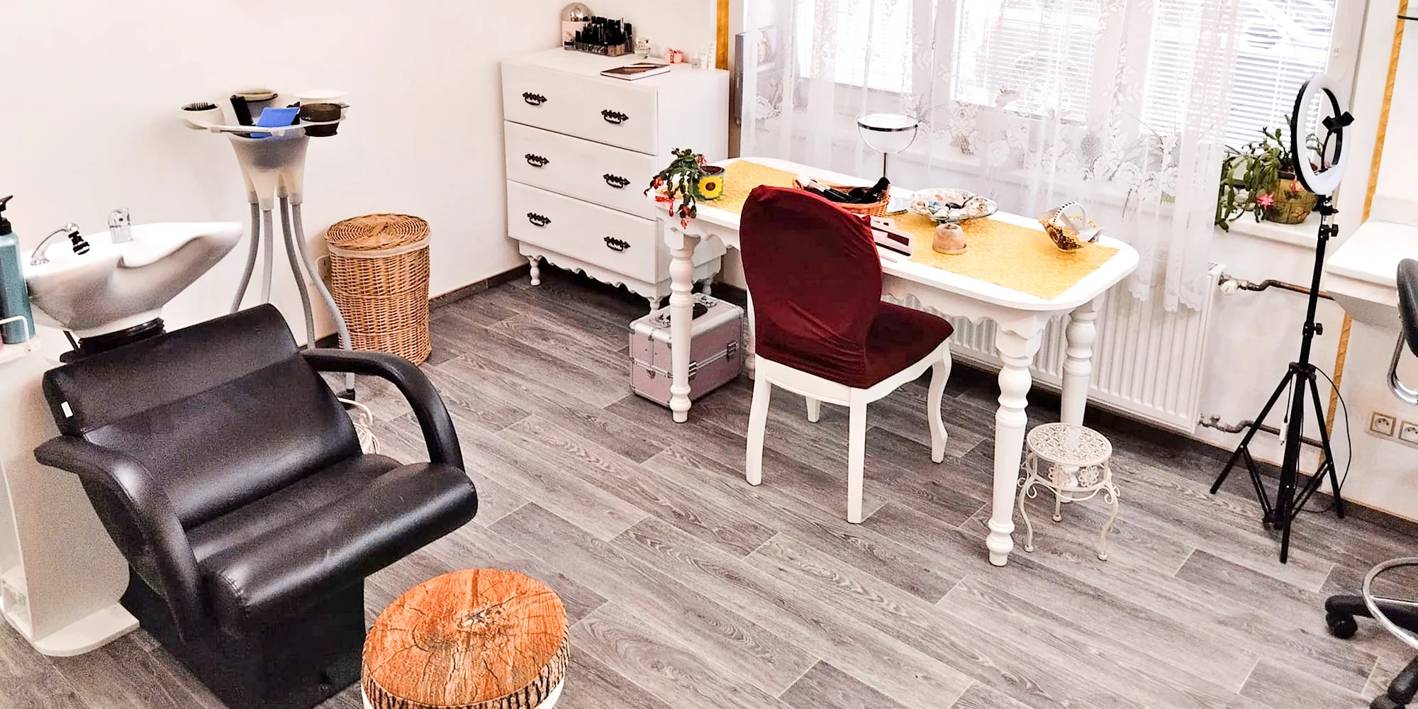 Kadeřnický wellness balíček pro všechny délky vlasů: střih, masáž i foukaná, 90 minut