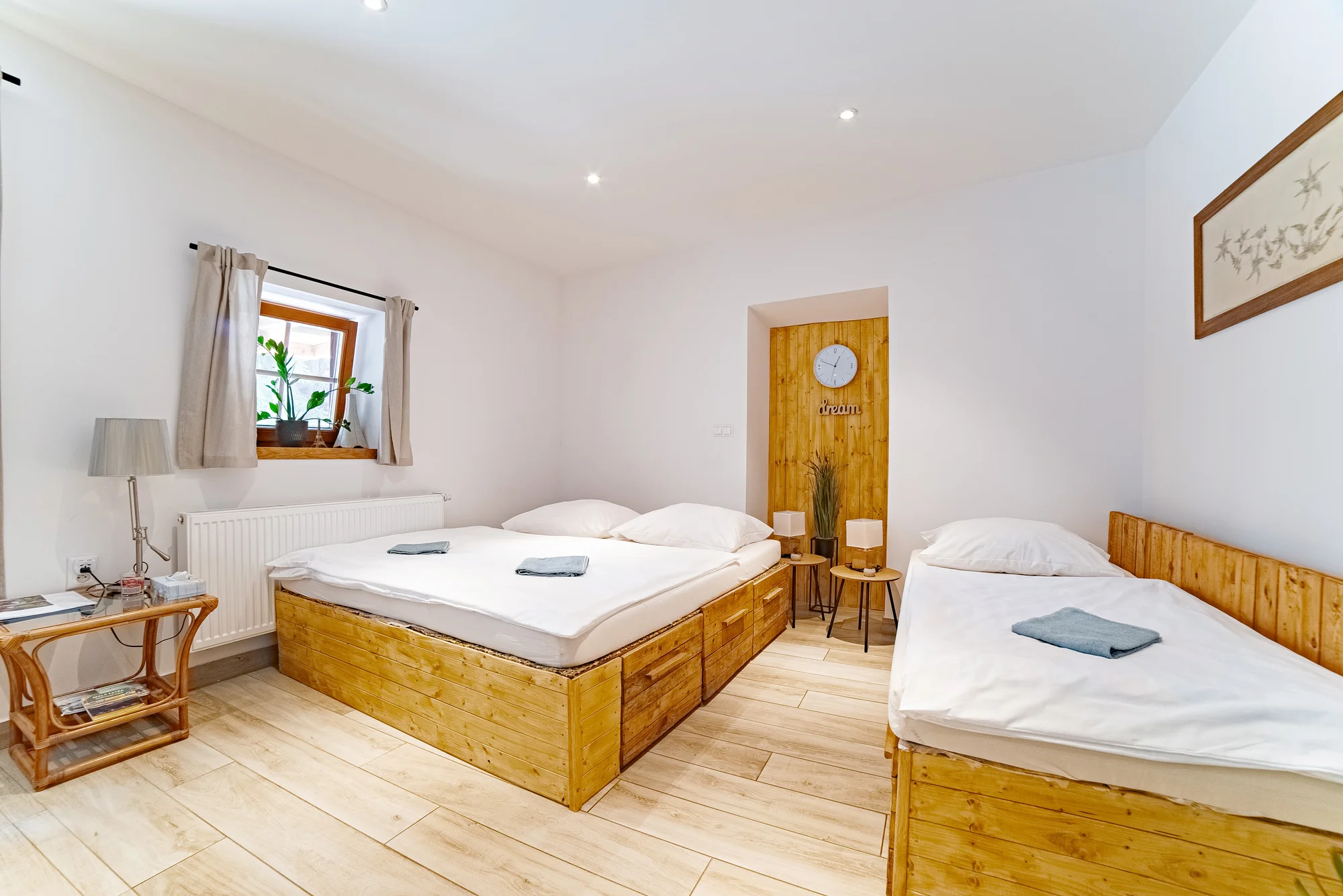 Apartmán nebo pokoj na farmě na západním Slovensku: zvířata, privátní wellness a snídaně