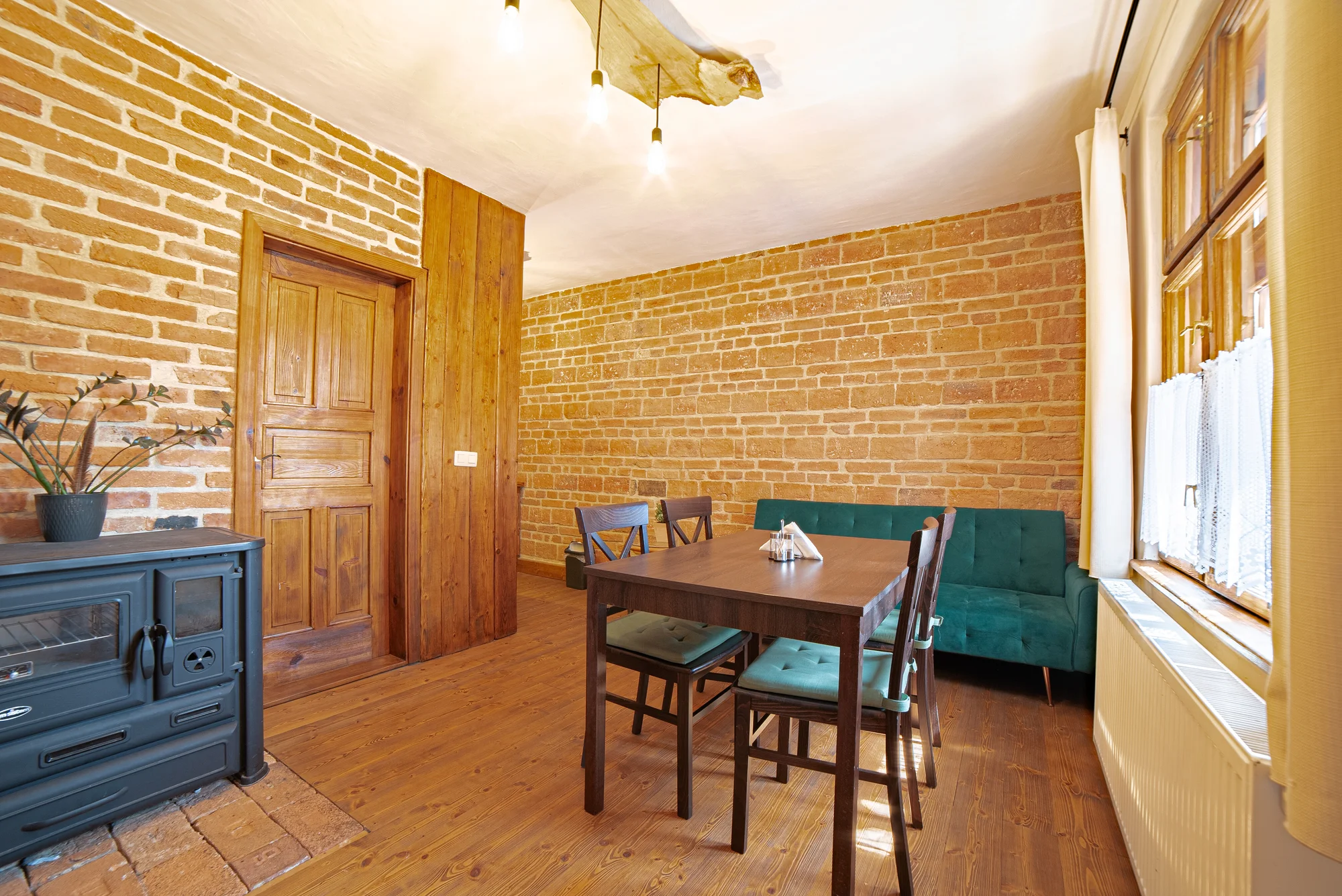 Apartmán nebo pokoj na farmě na západním Slovensku: zvířata, privátní wellness a snídaně