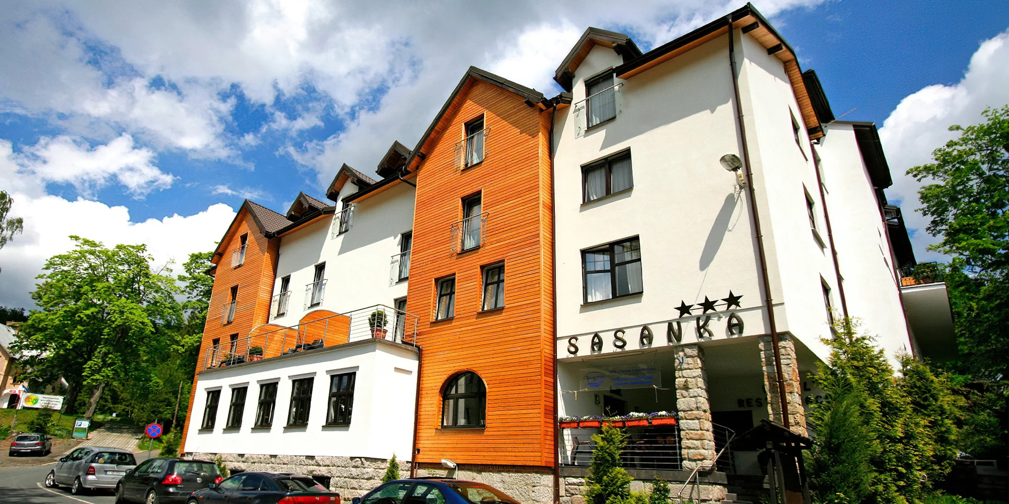 Pobyt v moderním hotelu v polských Krkonoších: snídaně či polopenze, neomezený wellness