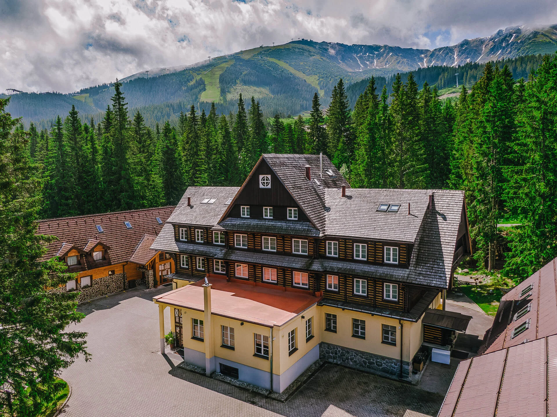 Horský hotel v Nízkých Tatrách: snídaně či polopenze a neomezené wellness