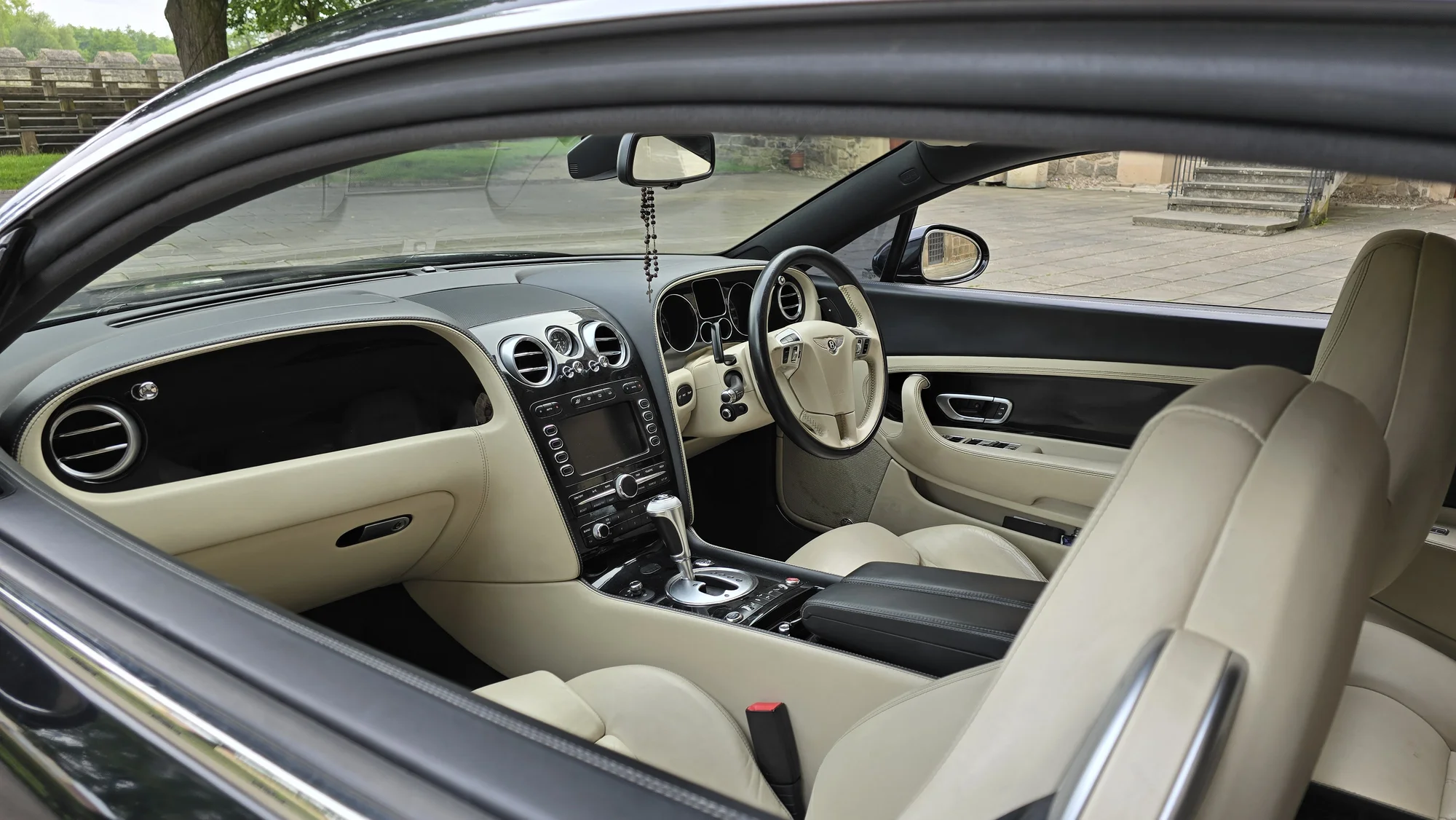 Bentley Continental: 15 min. spolujízdy nebo až 60 min. řízení i s focením