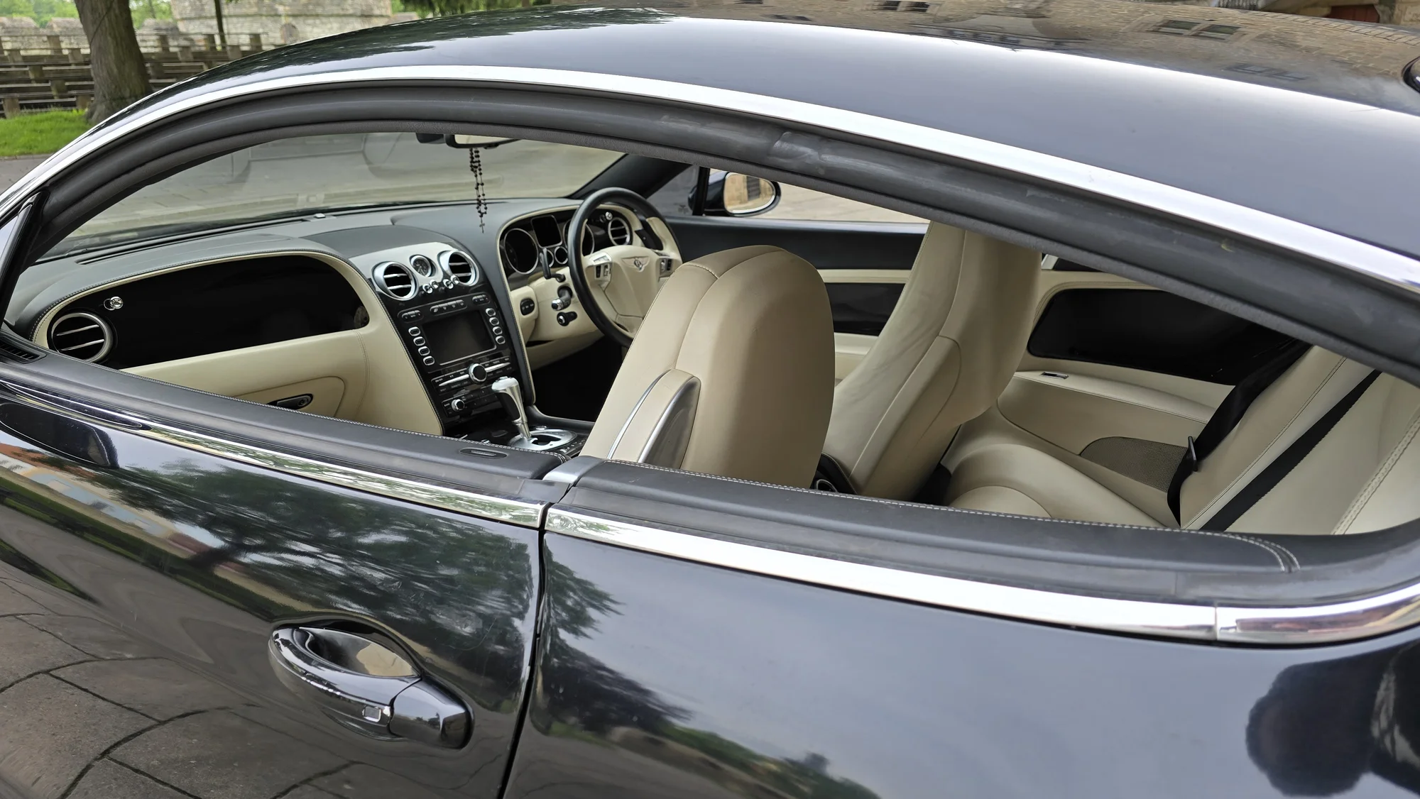 Bentley Continental: 15 min. spolujízdy nebo až 60 min. řízení i s focením