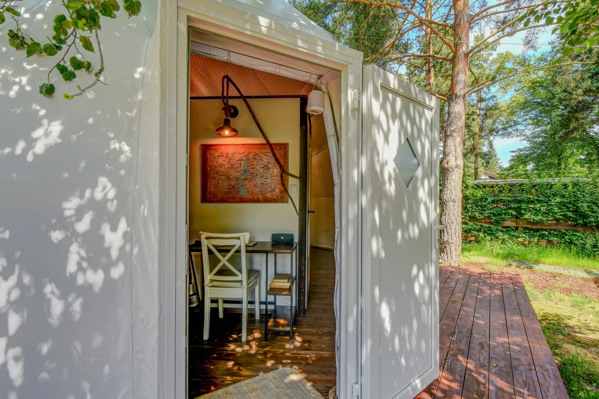 Glamping u pláže na Slapech: snídaně i privátní vířivka a venkovní sauna