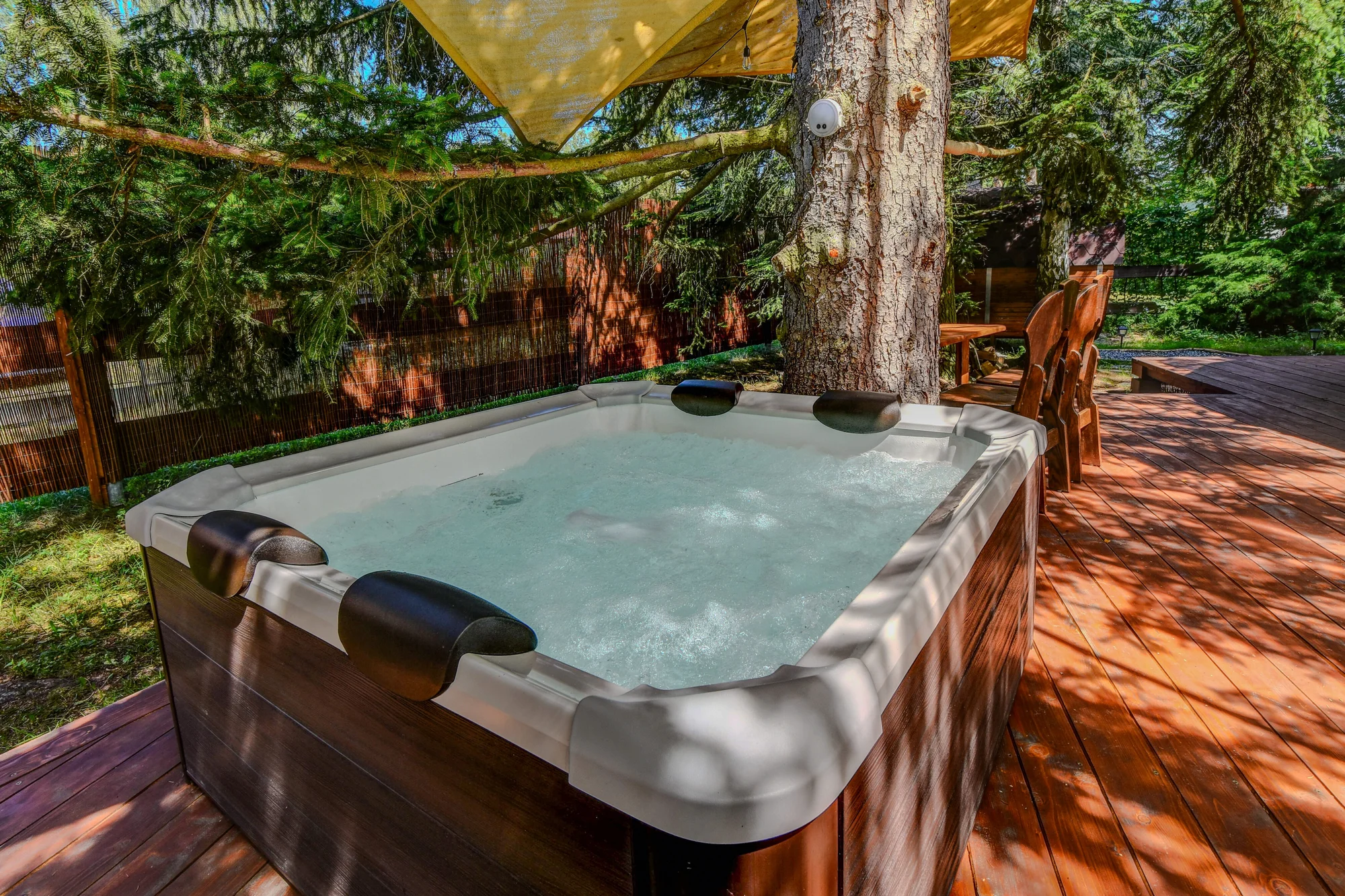 Glamping u pláže na Slapech: snídaně i privátní vířivka a venkovní sauna