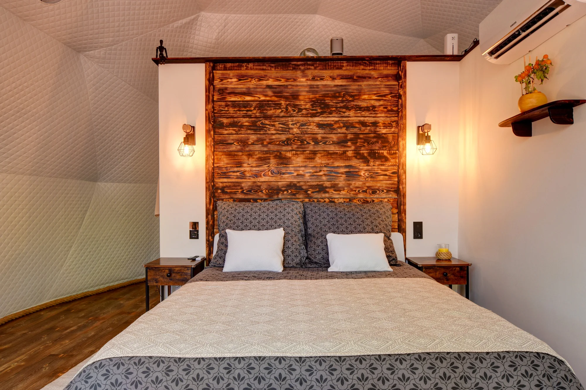 Glamping u pláže na Slapech: snídaně i privátní vířivka a venkovní sauna