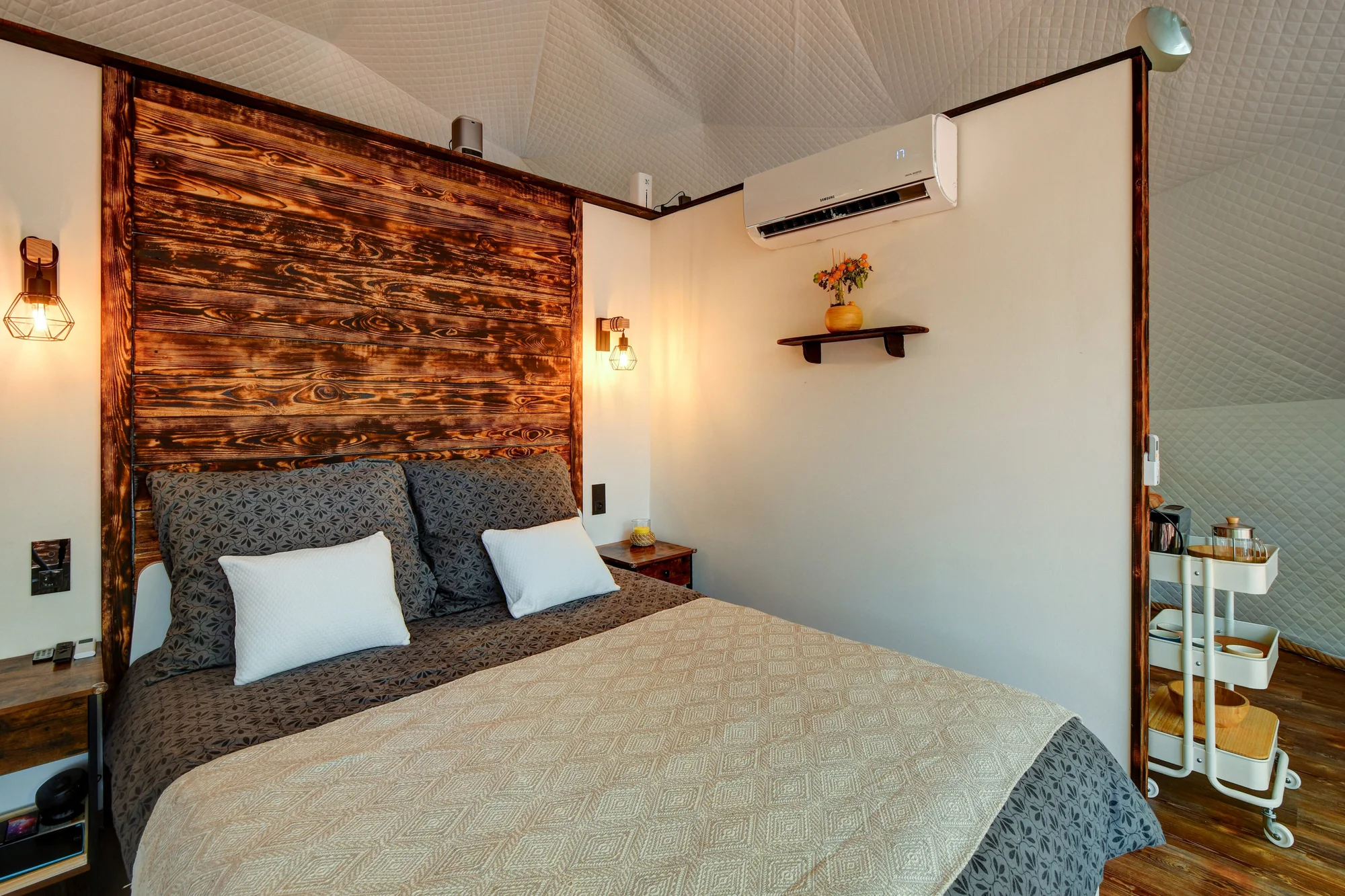 Glamping u pláže na Slapech: snídaně i privátní vířivka a venkovní sauna