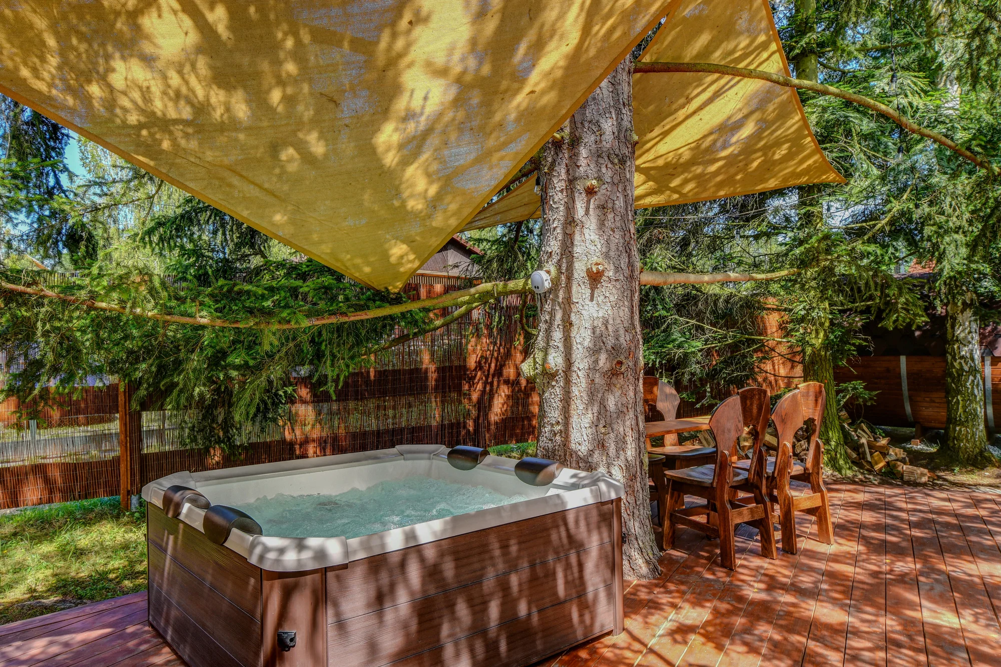 Glamping u pláže na Slapech: snídaně i privátní vířivka a venkovní sauna