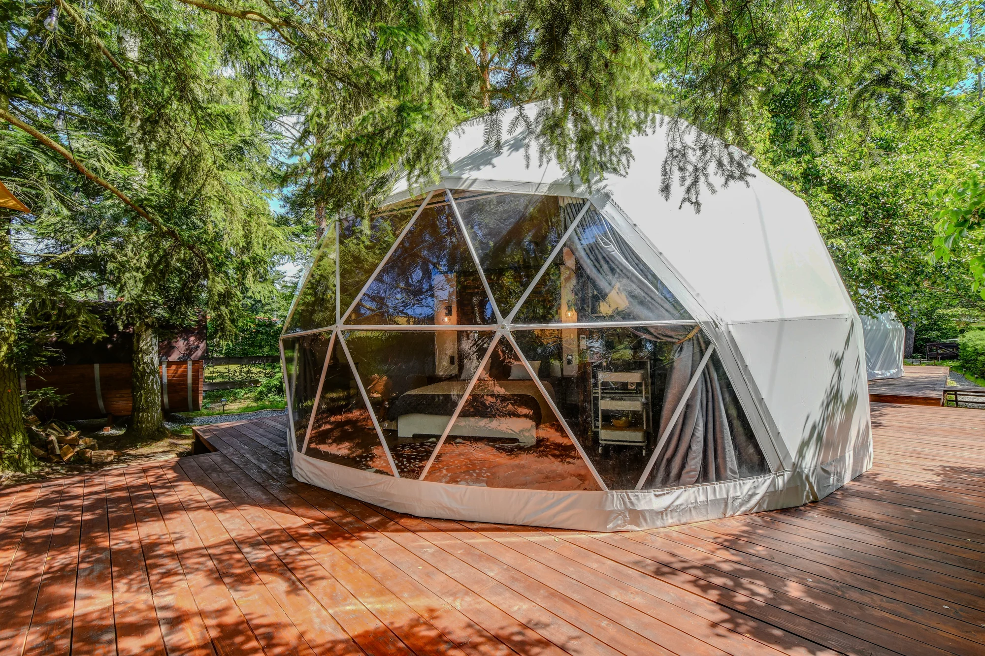 Glamping u pláže na Slapech: snídaně i privátní vířivka a venkovní sauna