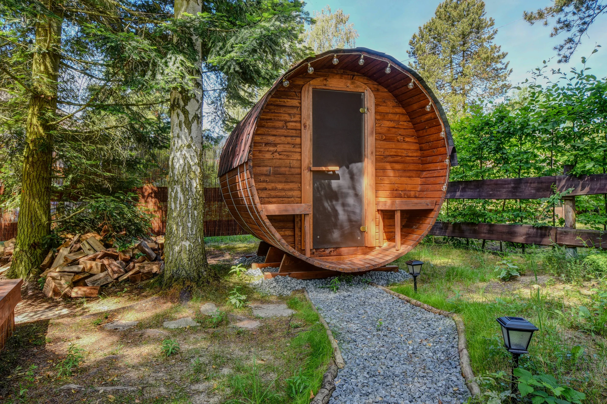 Glamping u pláže na Slapech: snídaně i privátní vířivka a venkovní sauna